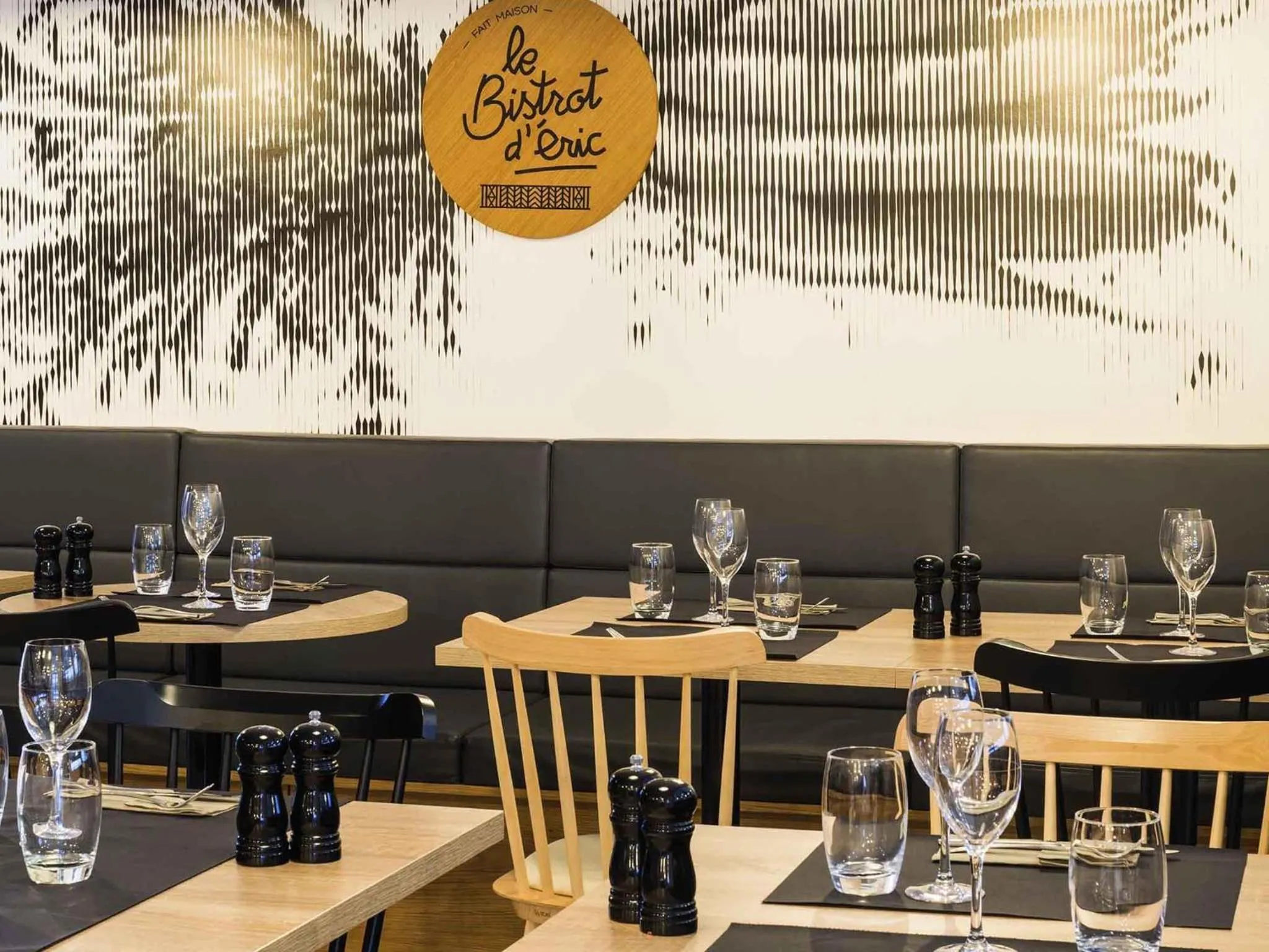 Restaurant/places to eat in ibis Styles Rouen Val De Reuil