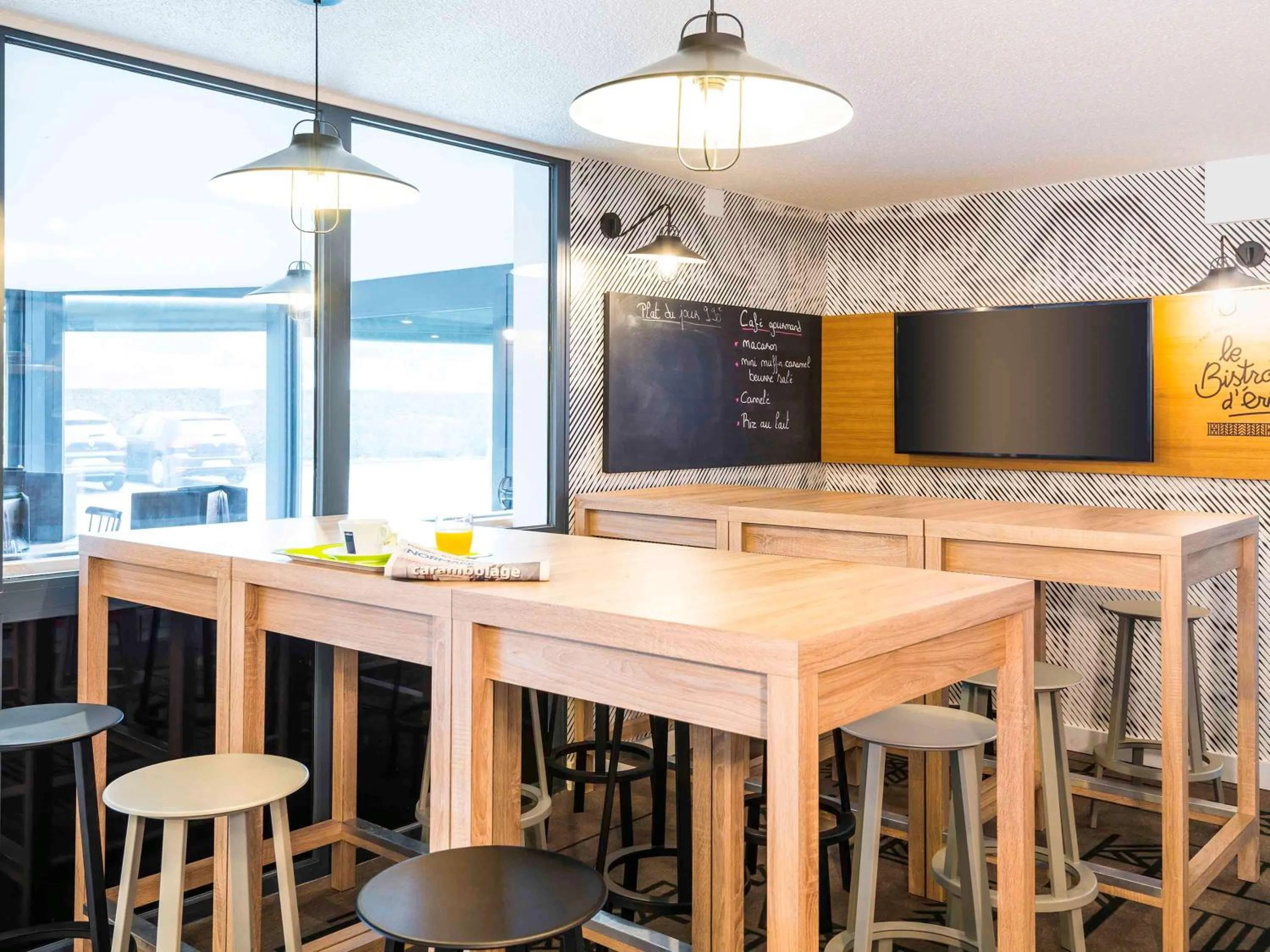 Restaurant/places to eat in ibis Styles Rouen Val De Reuil