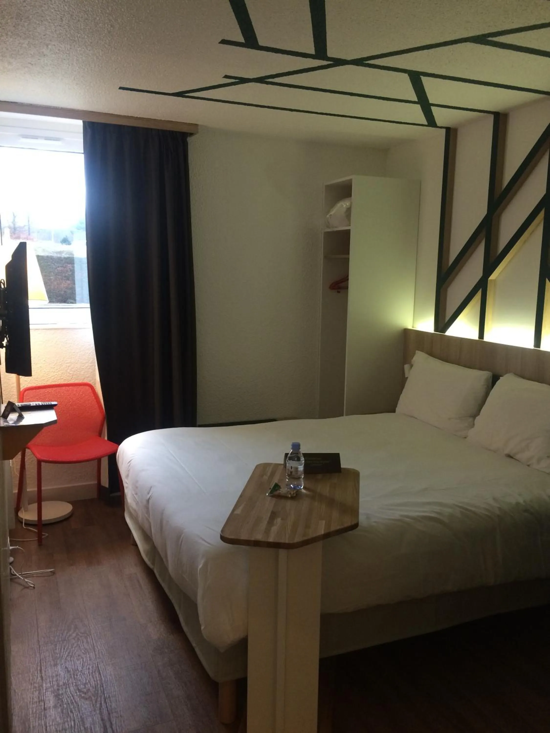 Bedroom, Bed in ibis Styles Rouen Val De Reuil