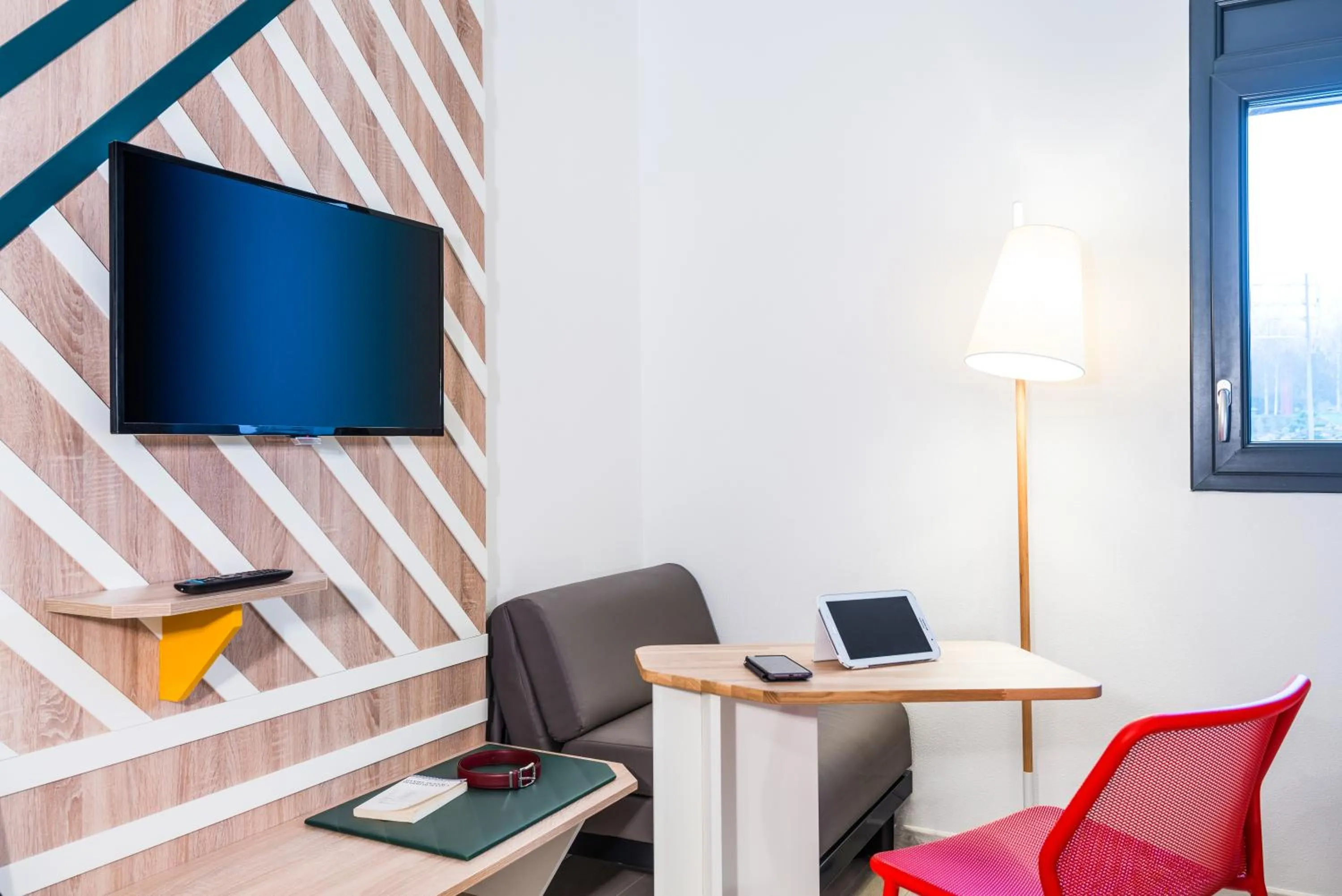 TV and multimedia in ibis Styles Rouen Val De Reuil