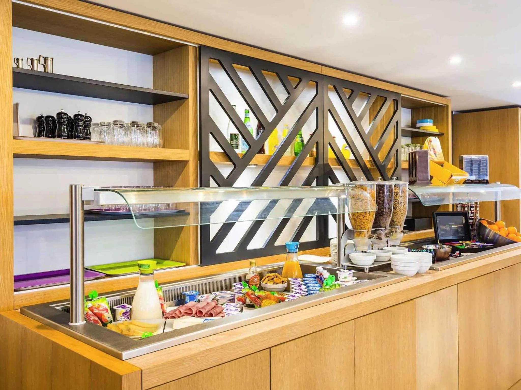 Restaurant/places to eat in ibis Styles Rouen Val De Reuil