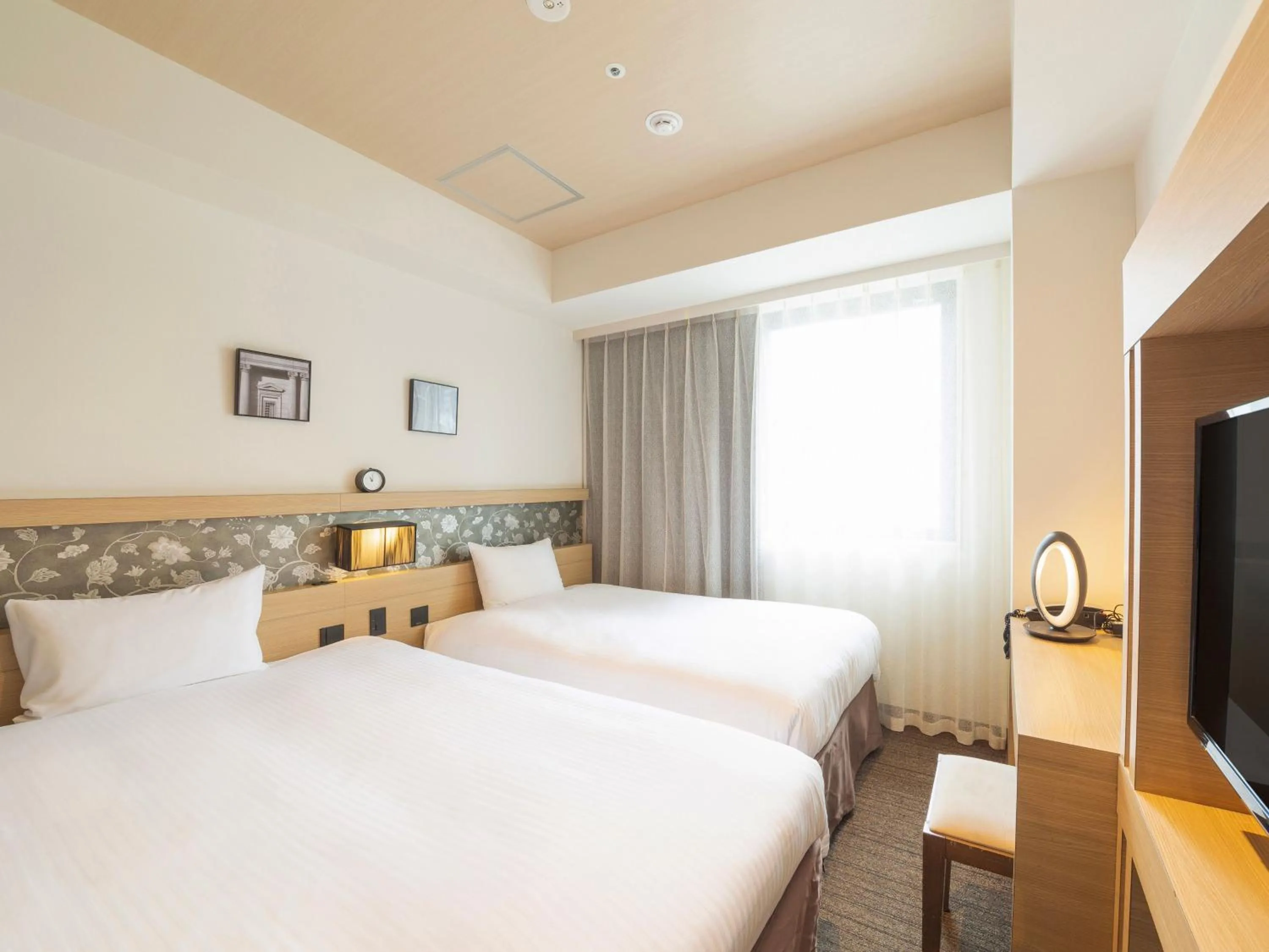 Photo of the whole room, Bed in Hotel Keihan Yodoyabashi