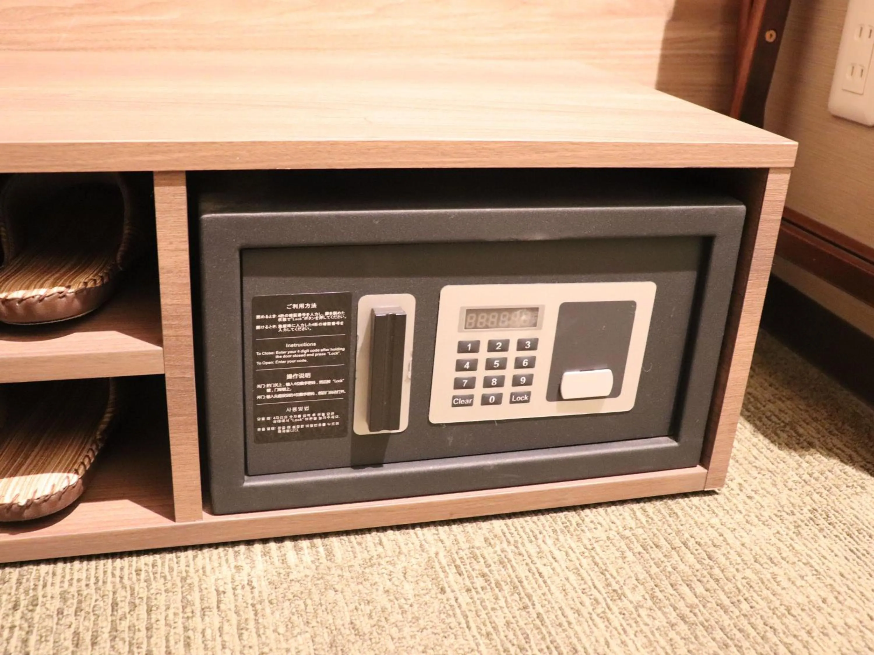 safe in Hotel Keihan Yodoyabashi