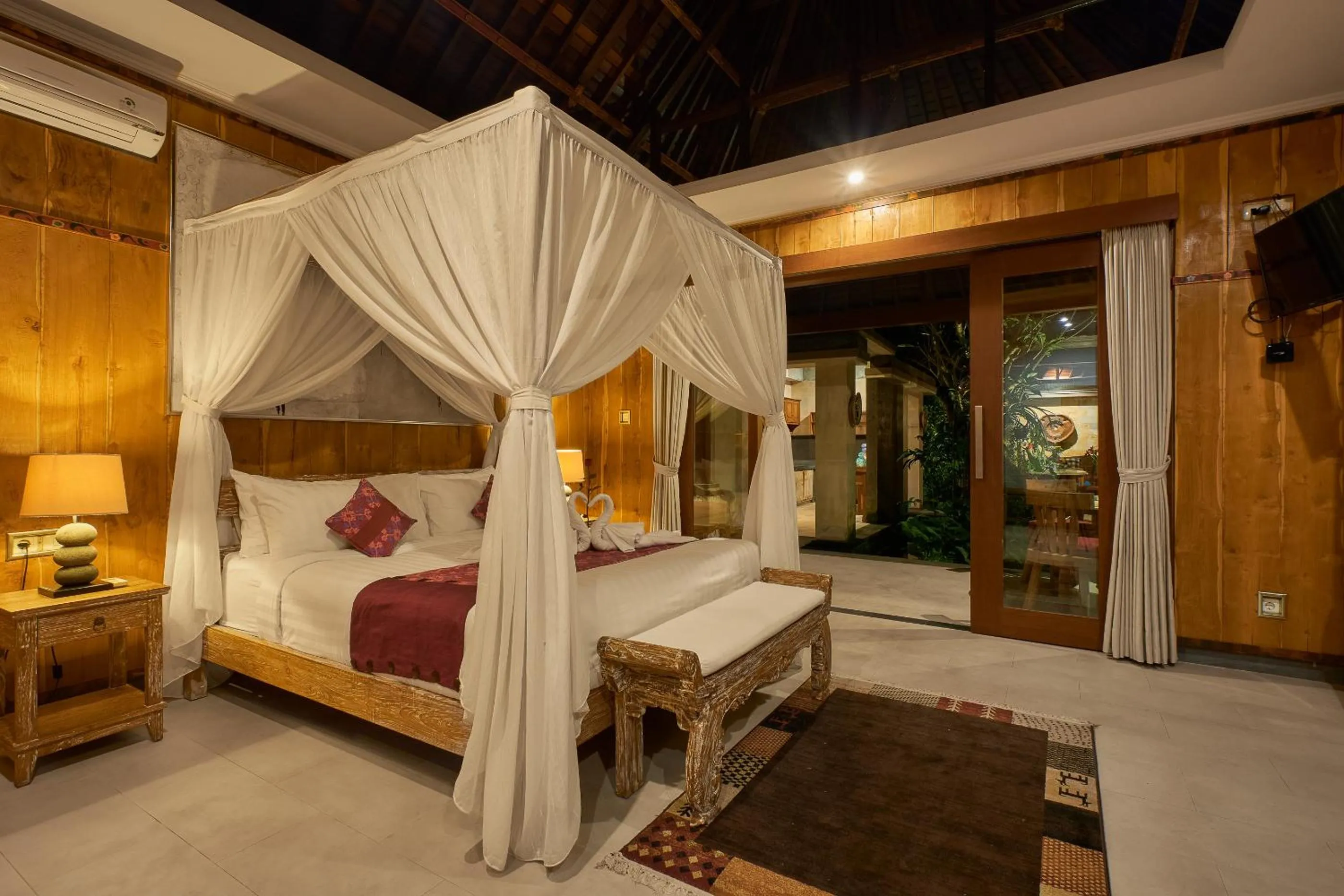 Bed in Buana Tirta Ubud Villa