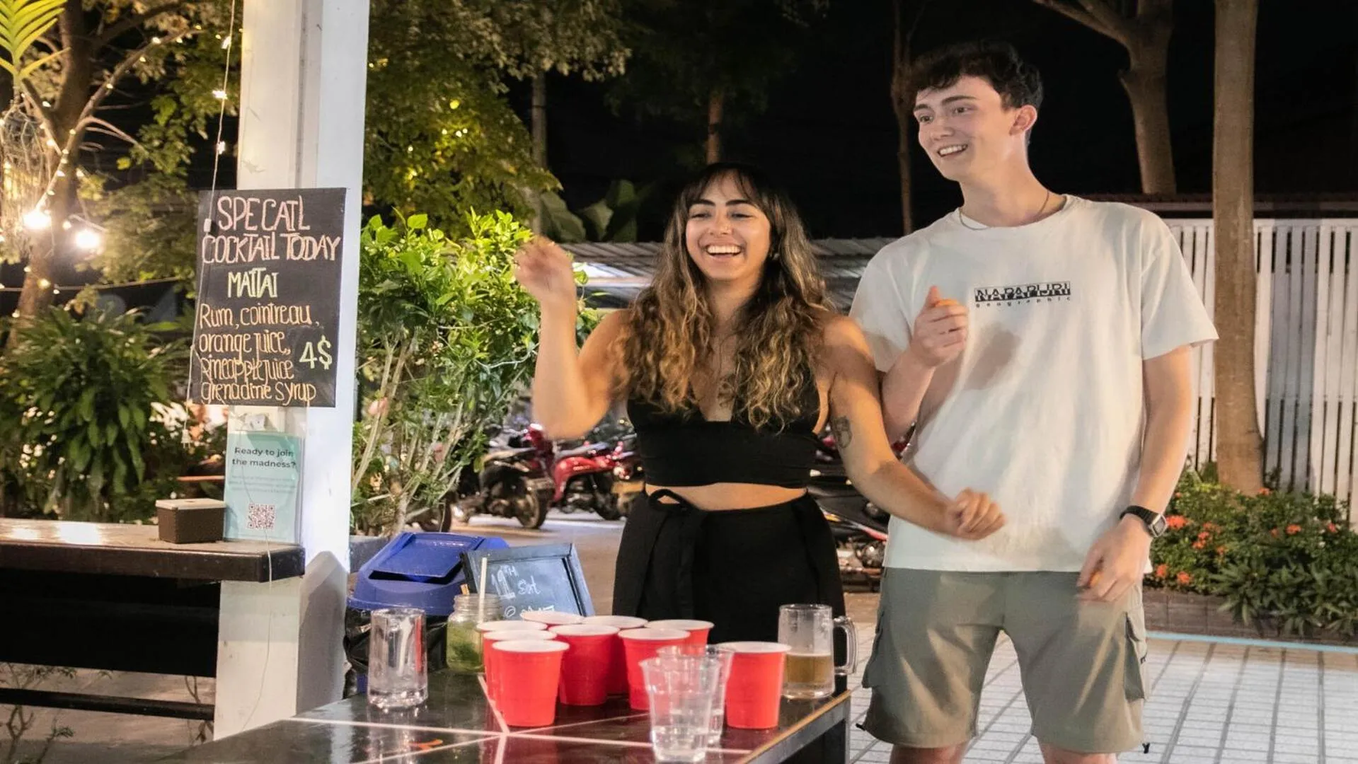 Lounge or bar in Mad Monkey Luang Prabang