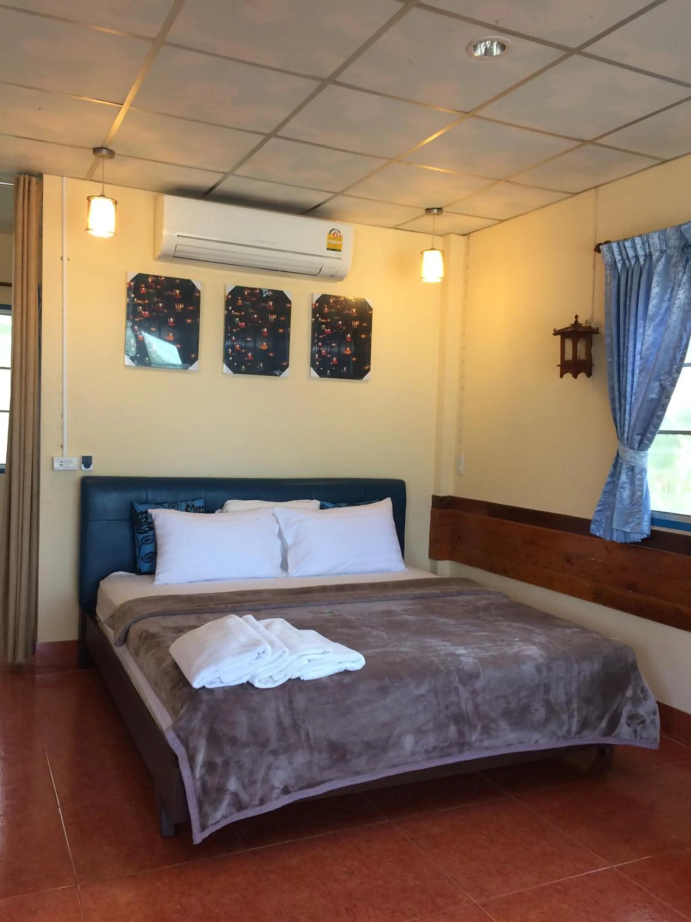 Bed in Tropicana Khophagan Resort Hotel