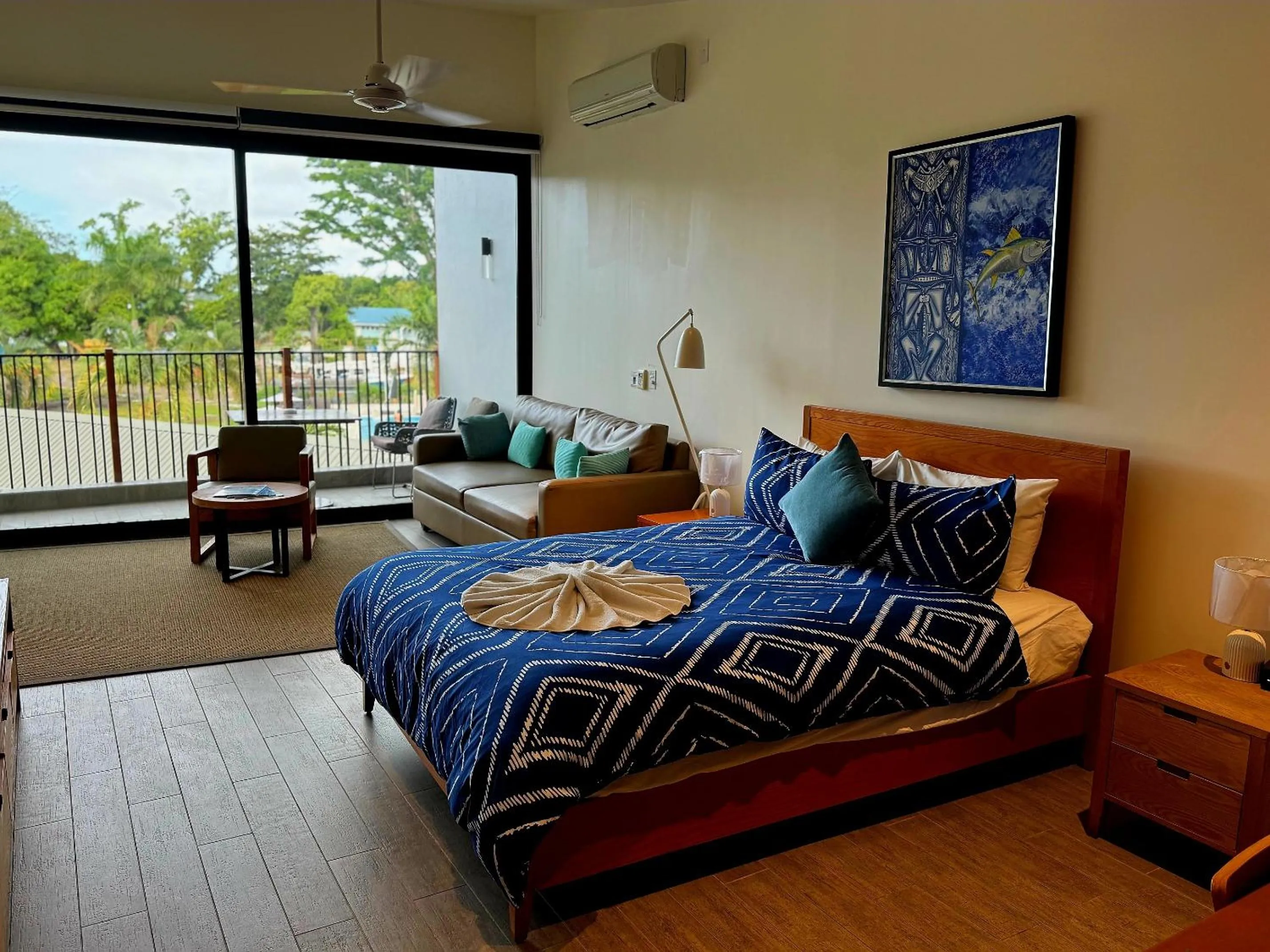 Bedroom, Bed in Coral Sea Resort & Casino