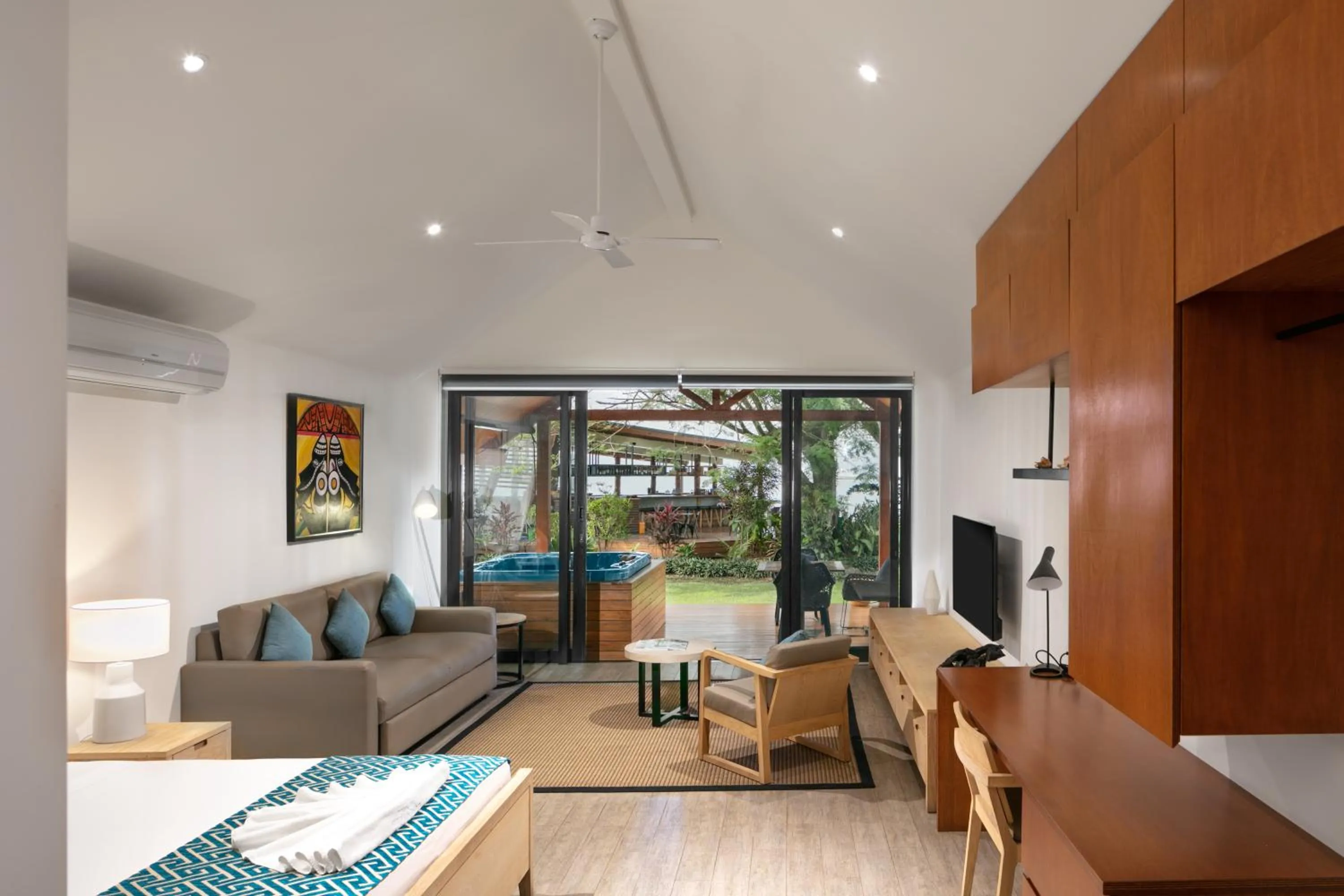 Living room in Coral Sea Resort & Casino