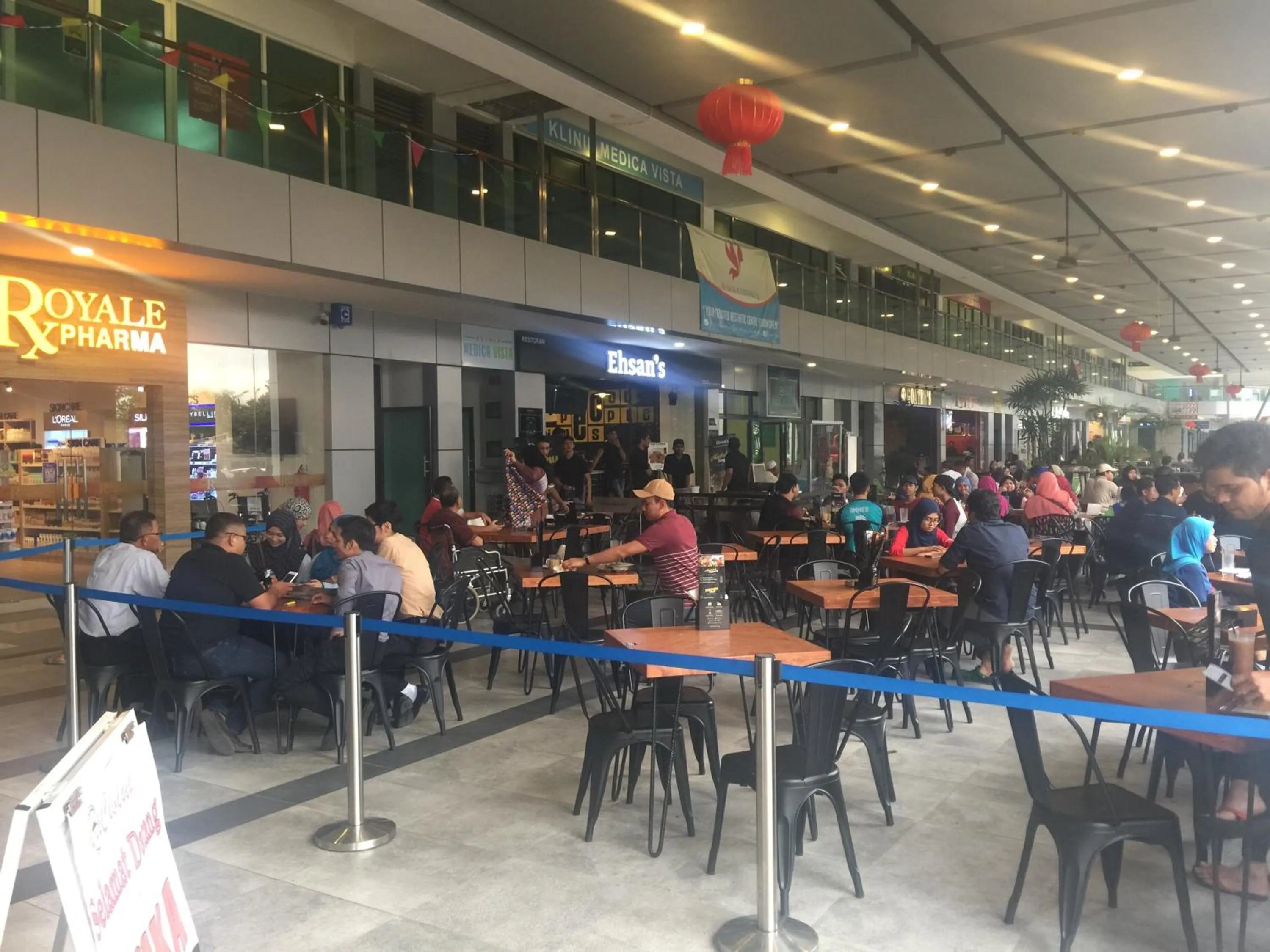 Restaurant/places to eat in VIsta Home Homestay at Vista Alam