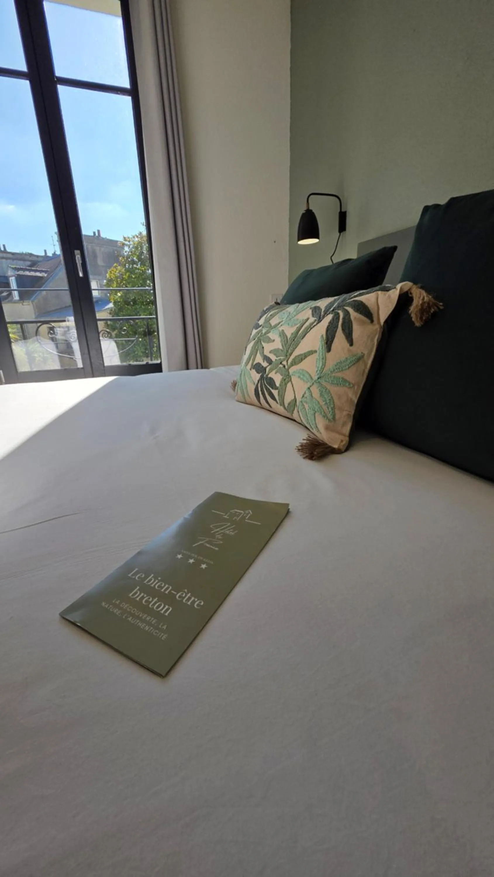 Bed in Hotel de France