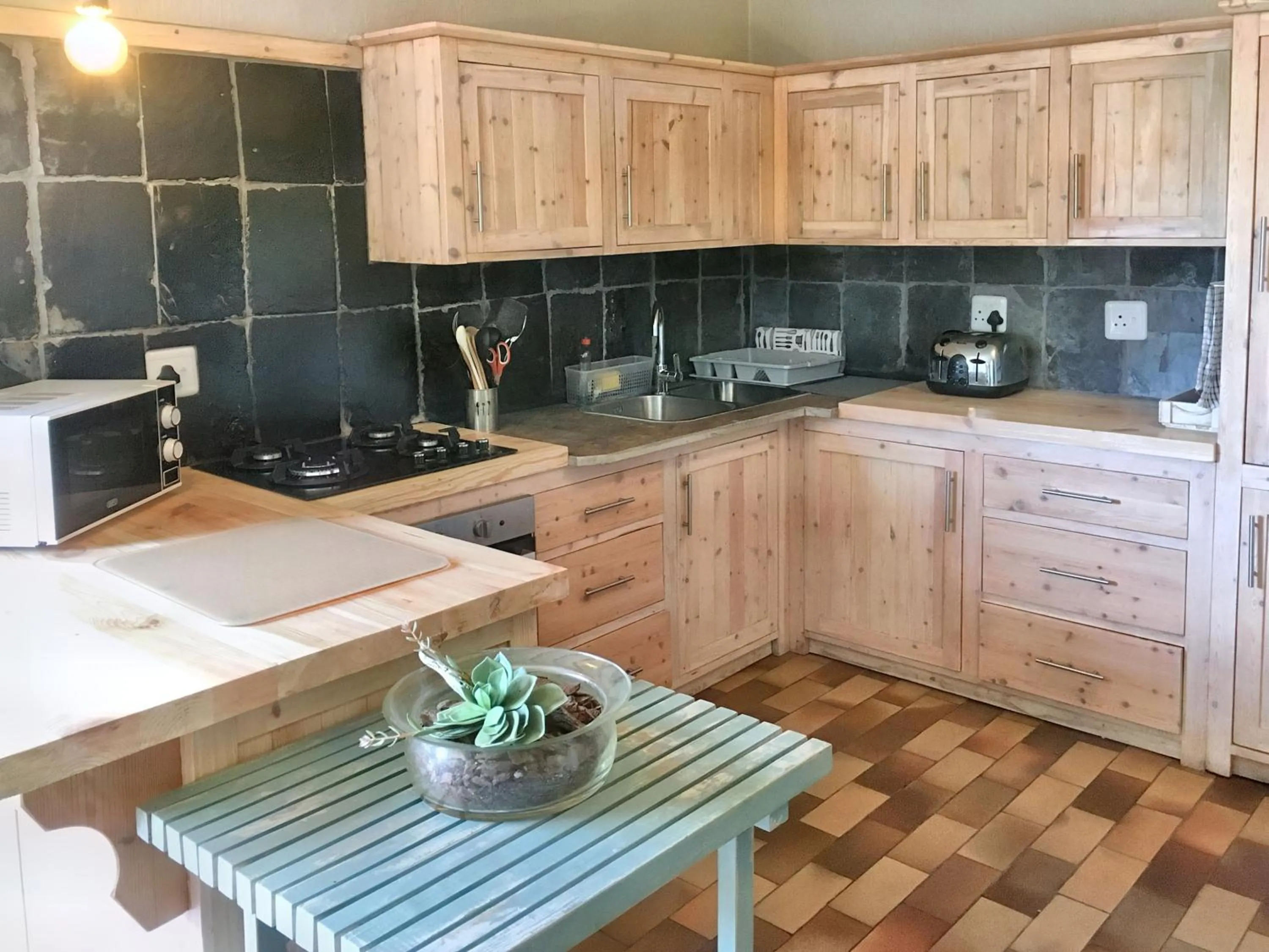 Kitchen or kitchenette in Log Inn