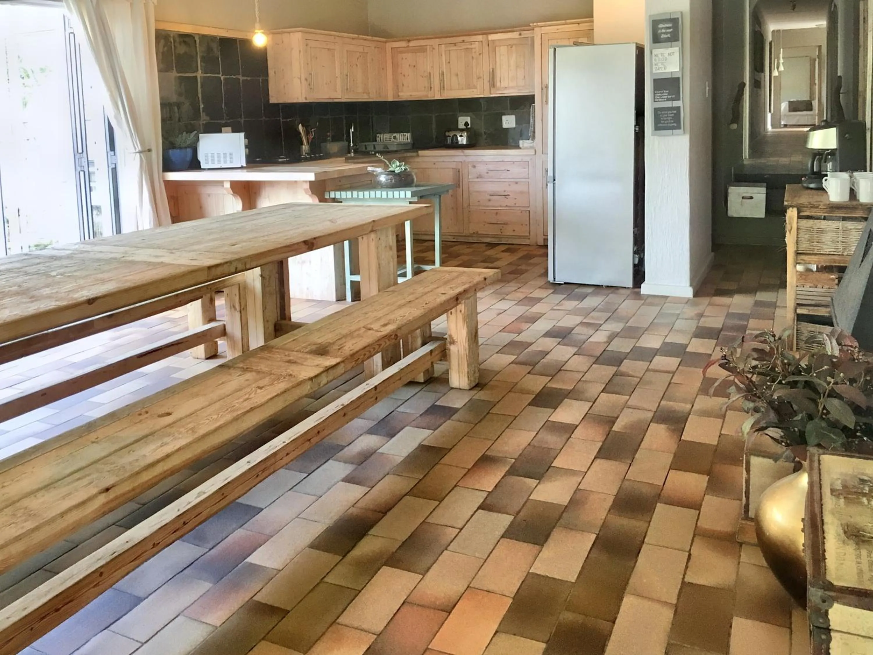 Dining area in Log Inn