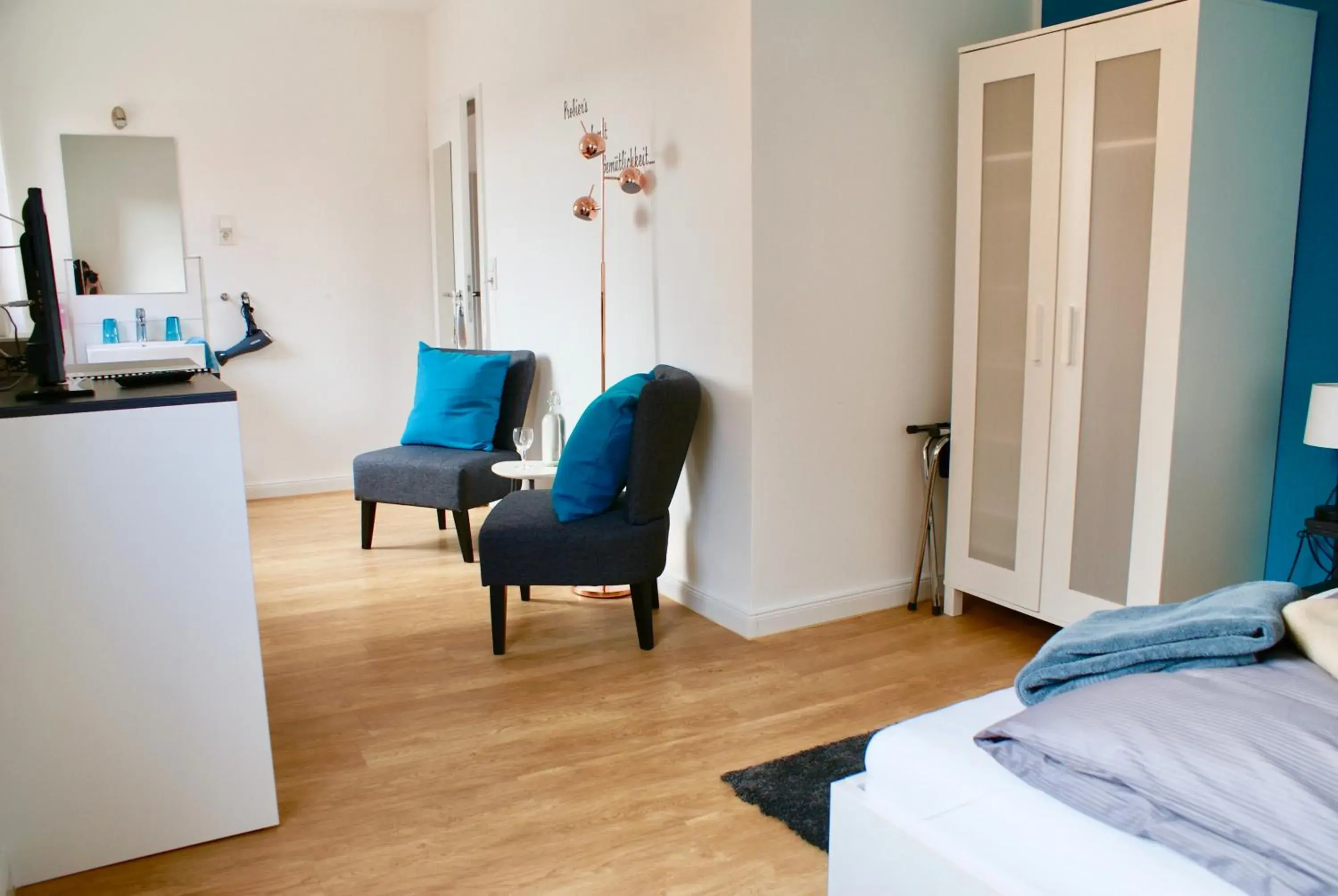 Single Room with Shared Bathroom - single occupancy in Deichhotel Rose Single Room with Shared Bathroom - single occupancy in Deichhotel Rose