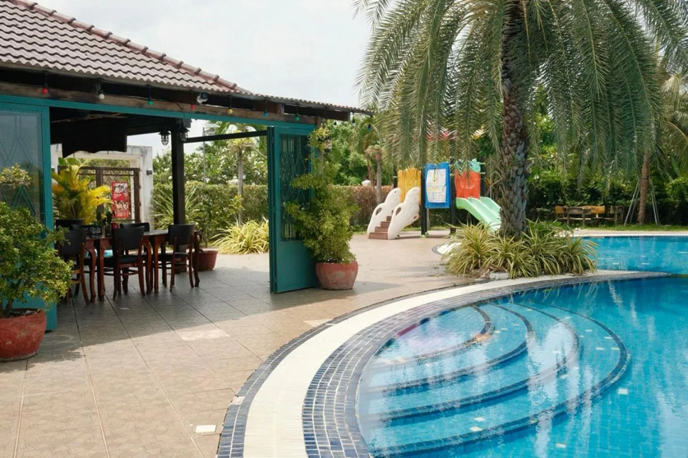 Restaurant/places to eat in KEP BAY HOTEL & RESORT