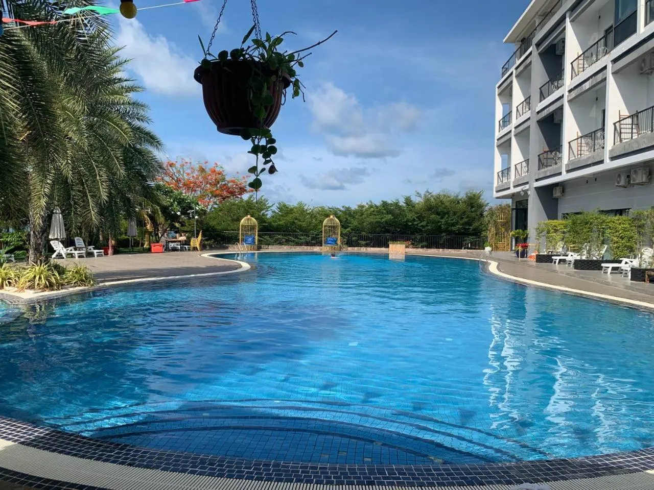 Restaurant/places to eat in KEP BAY HOTEL & RESORT