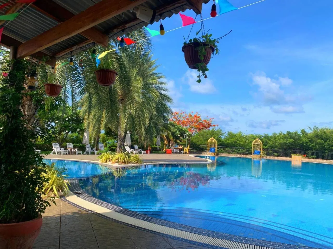 Restaurant/places to eat in KEP BAY HOTEL & RESORT