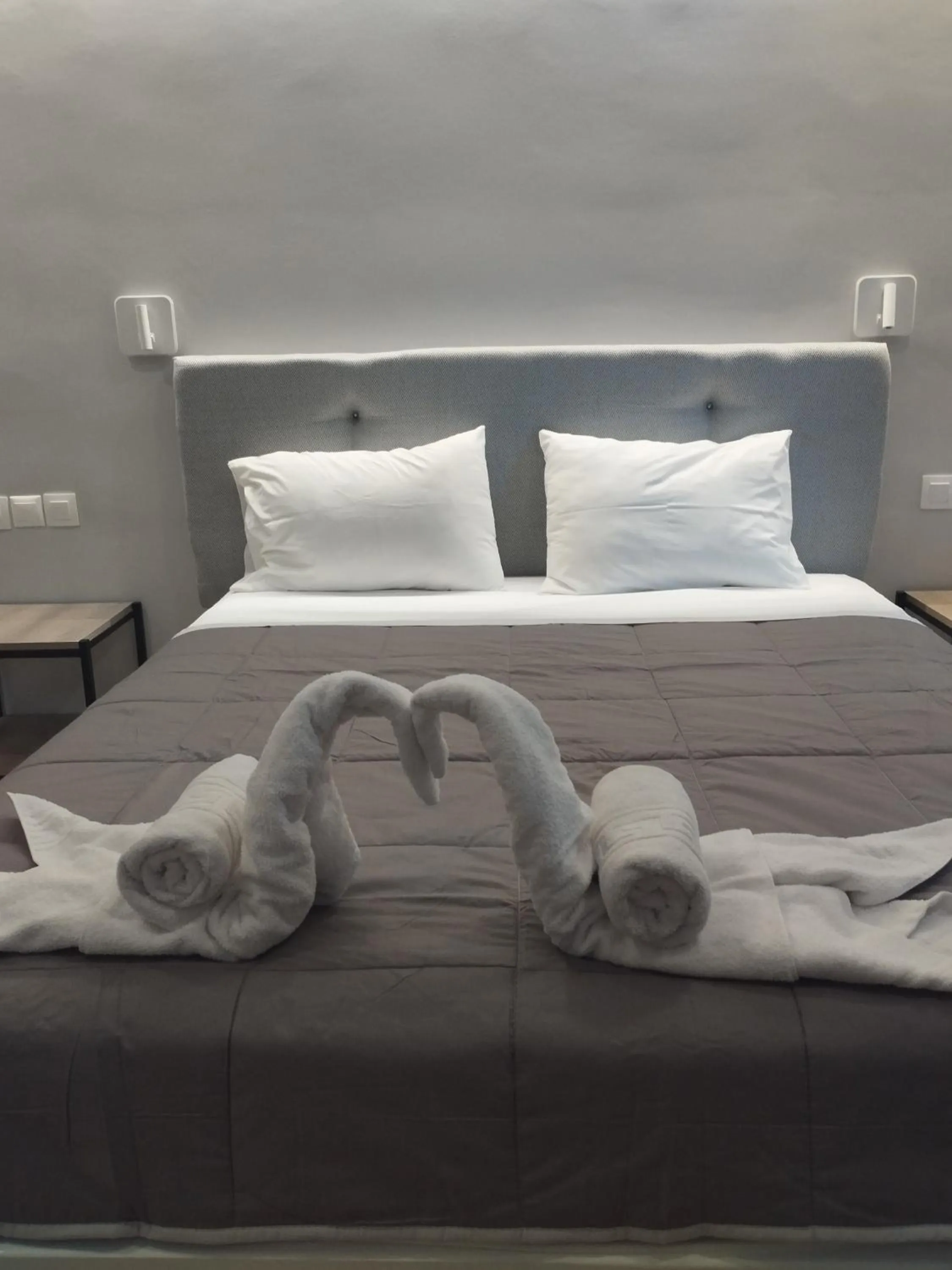Bed in Cavo D' Oro Complex