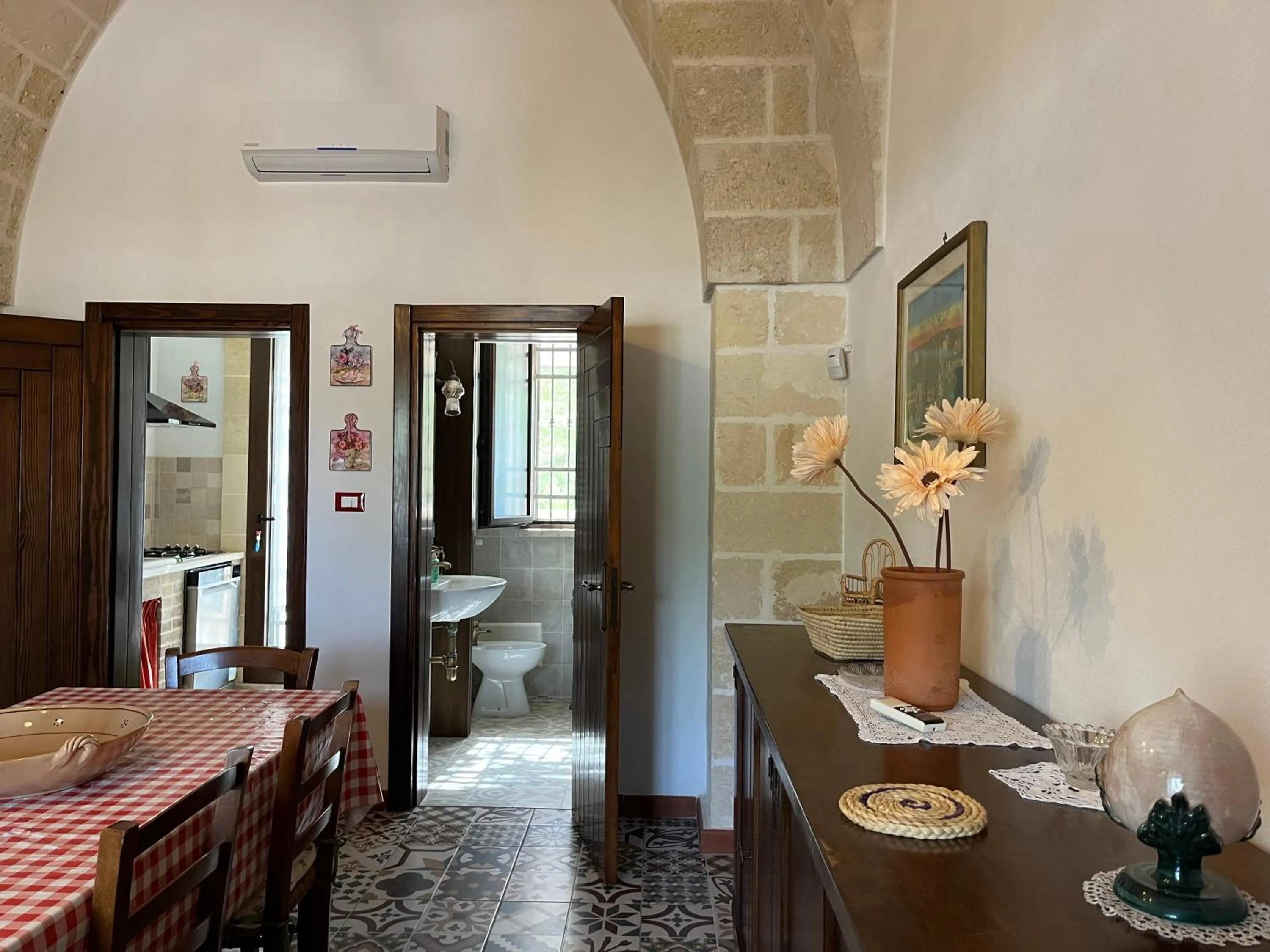 Dining area in Masseria La Camardia