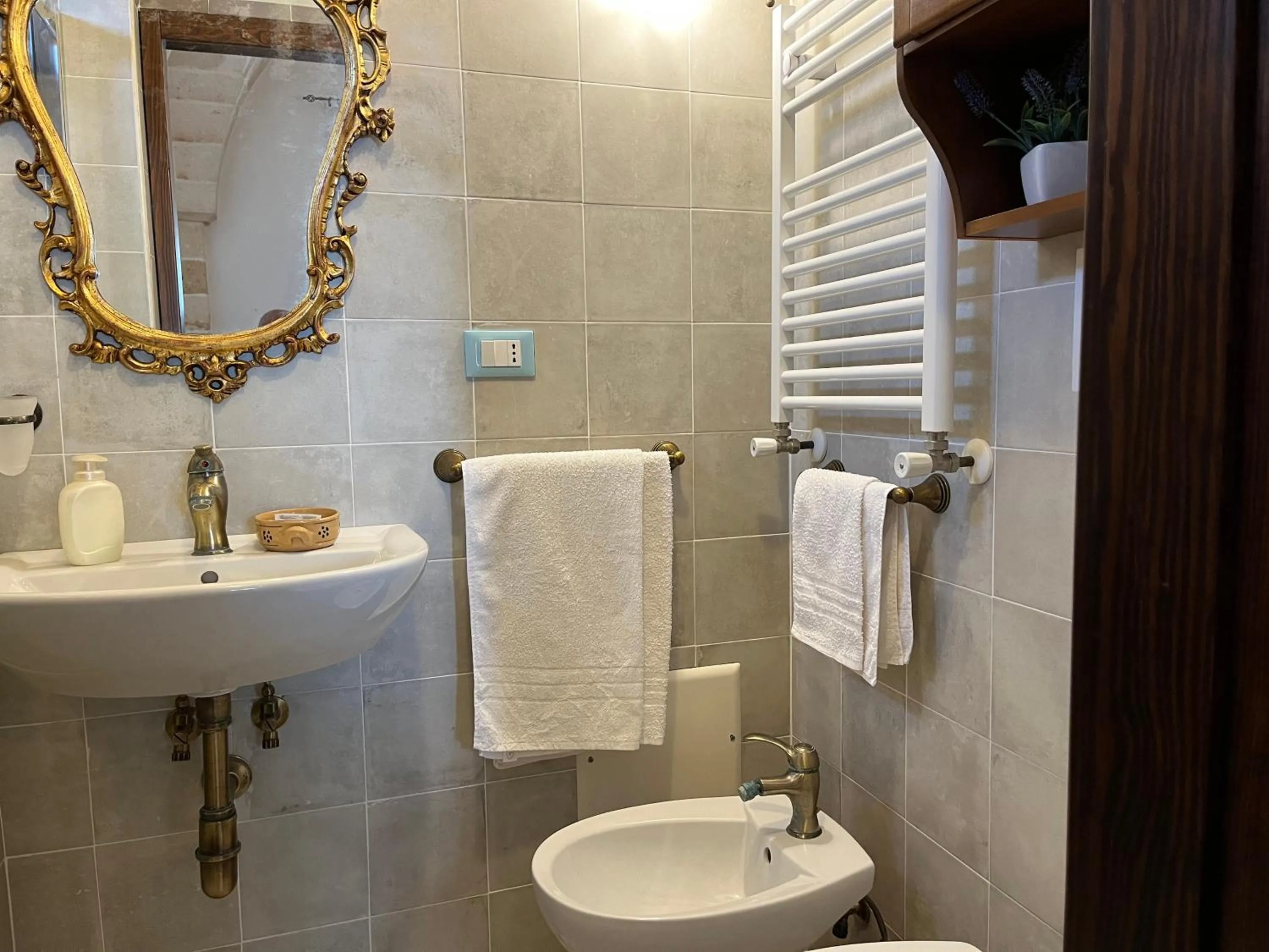 Bathroom in Masseria La Camardia