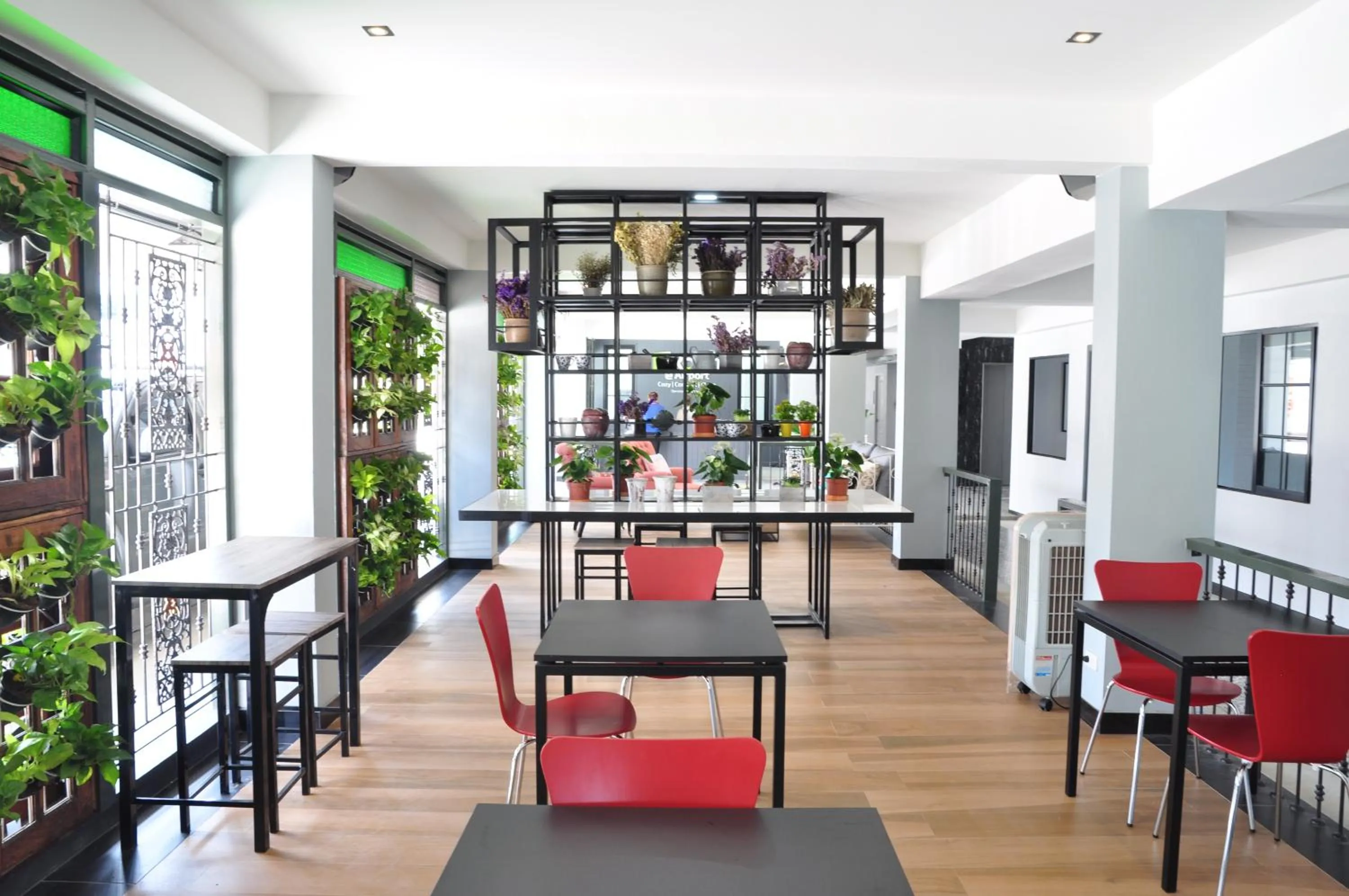 Restaurant/places to eat in C Room "Chomchan" at Airport