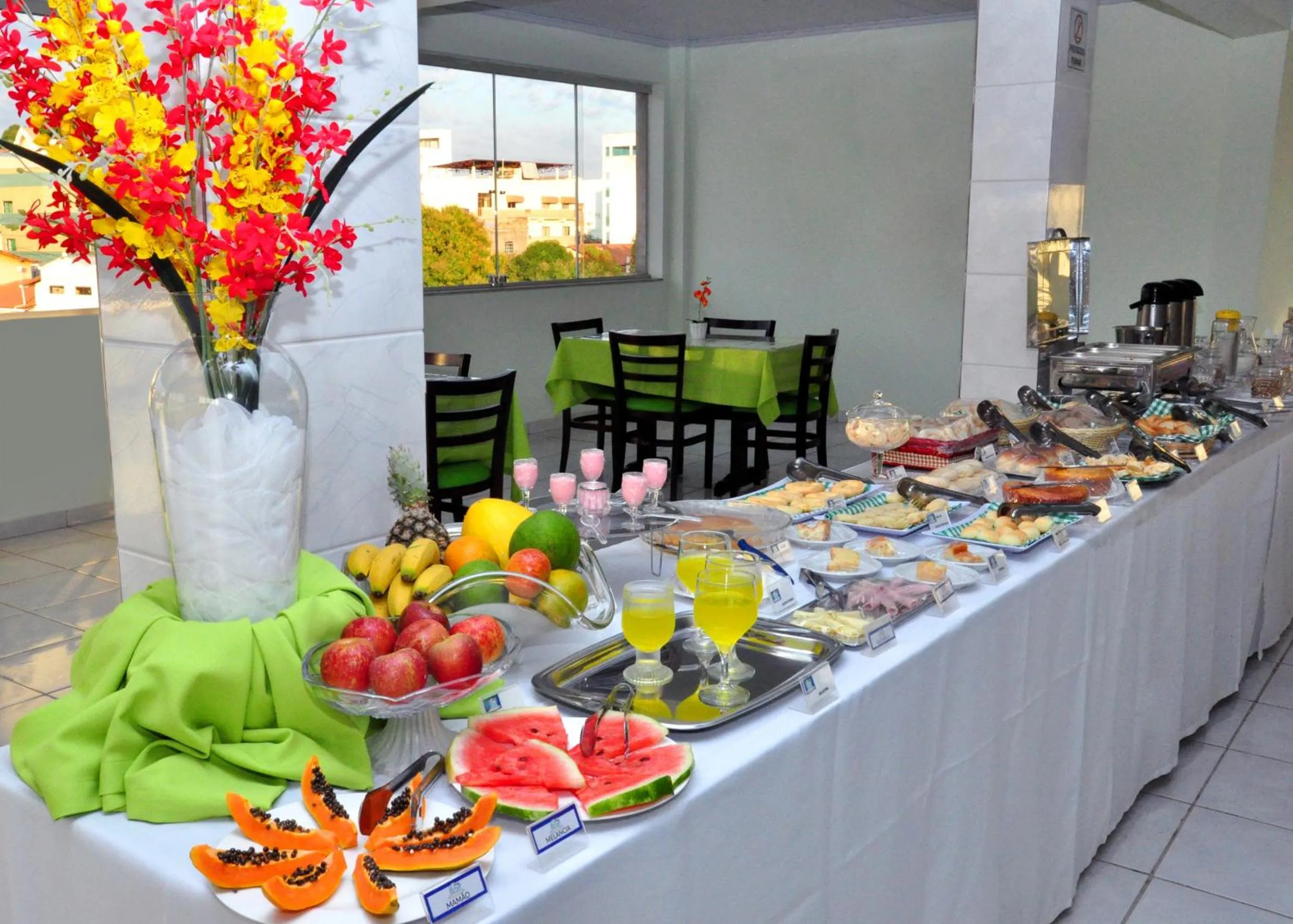 Buffet breakfast in Hotel Estrela Mares