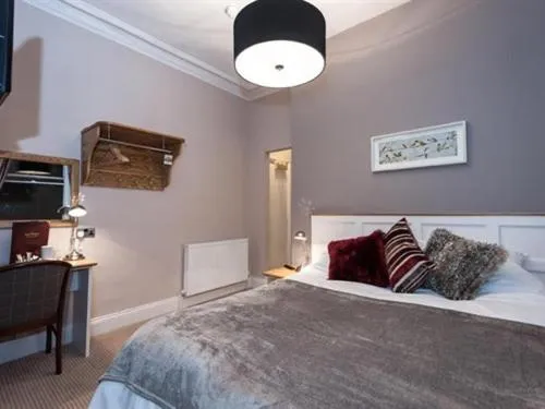 Bedroom, Bed in Parkwood Hotel