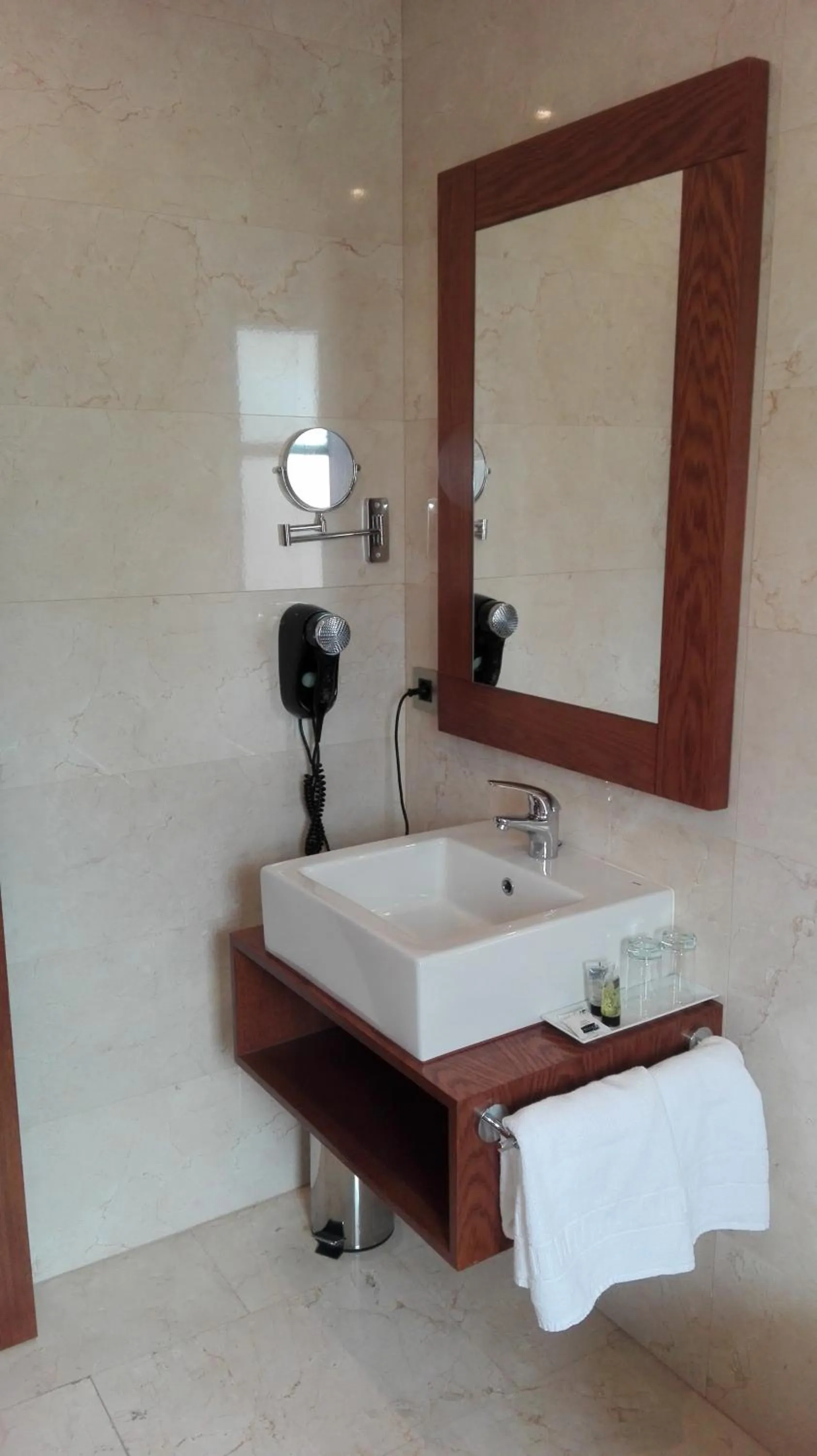 Bathroom in Hotel Confort BRASEROS