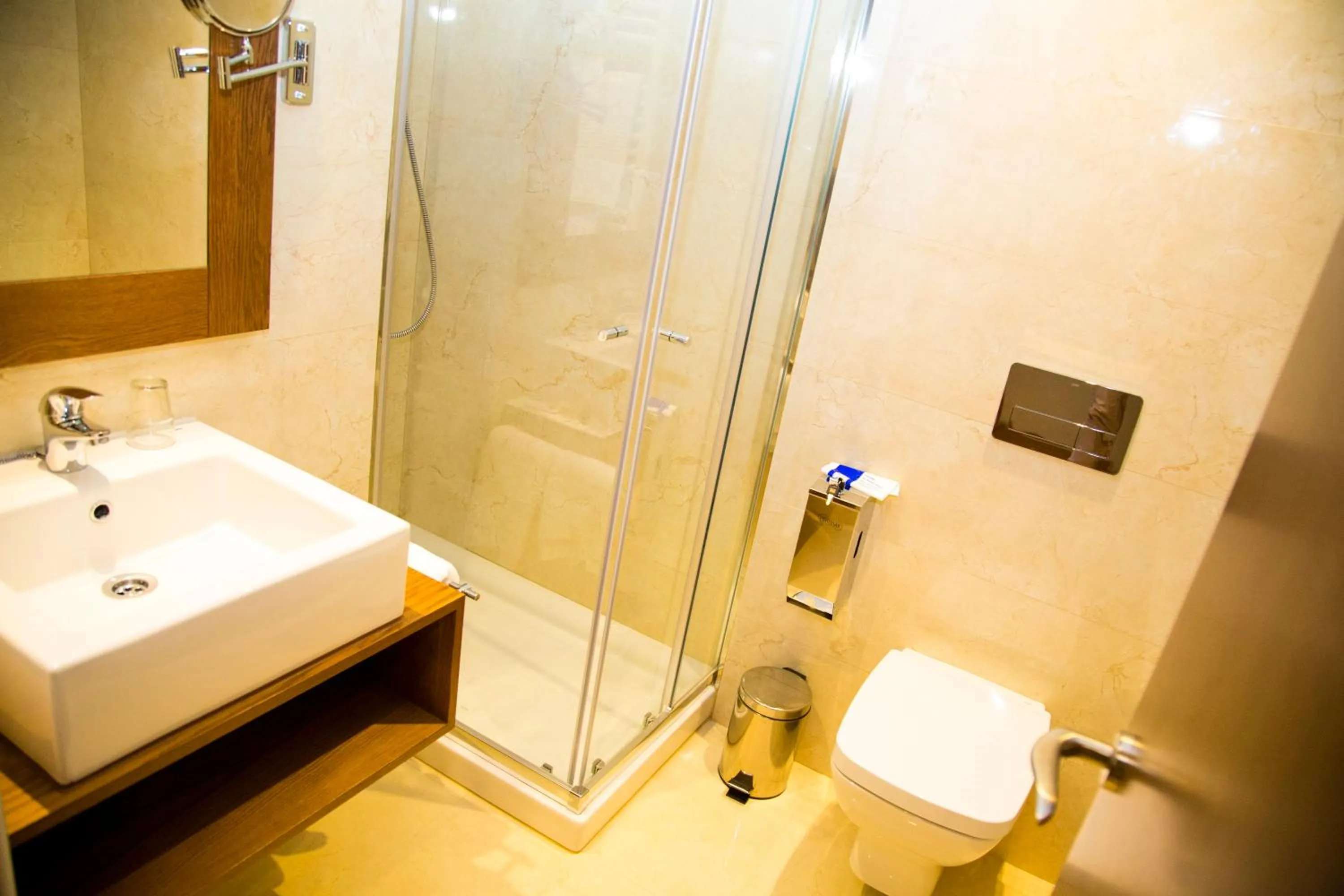 Bathroom in Hotel Confort BRASEROS