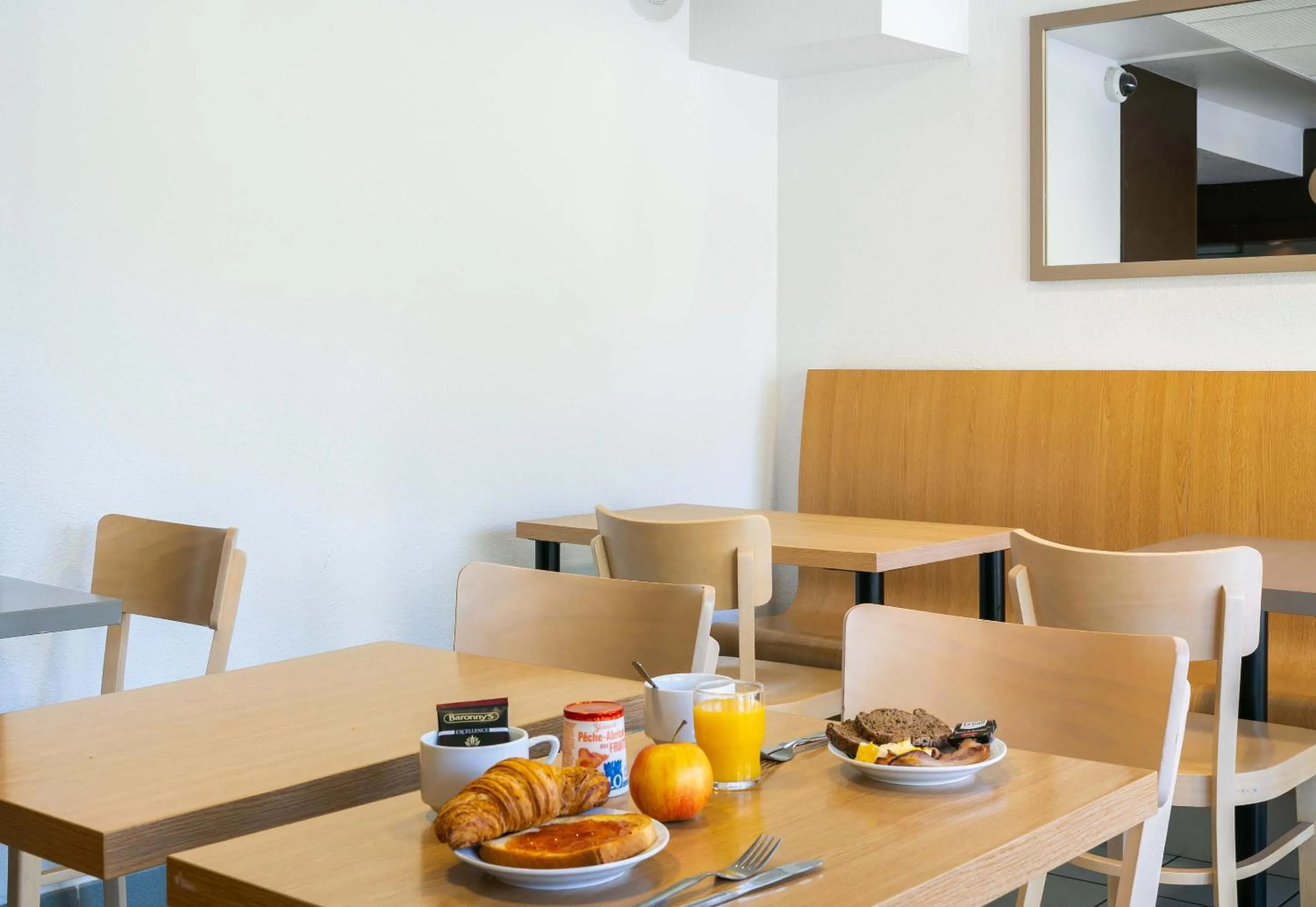 Breakfast in B&B HOTEL Lorient Lanester