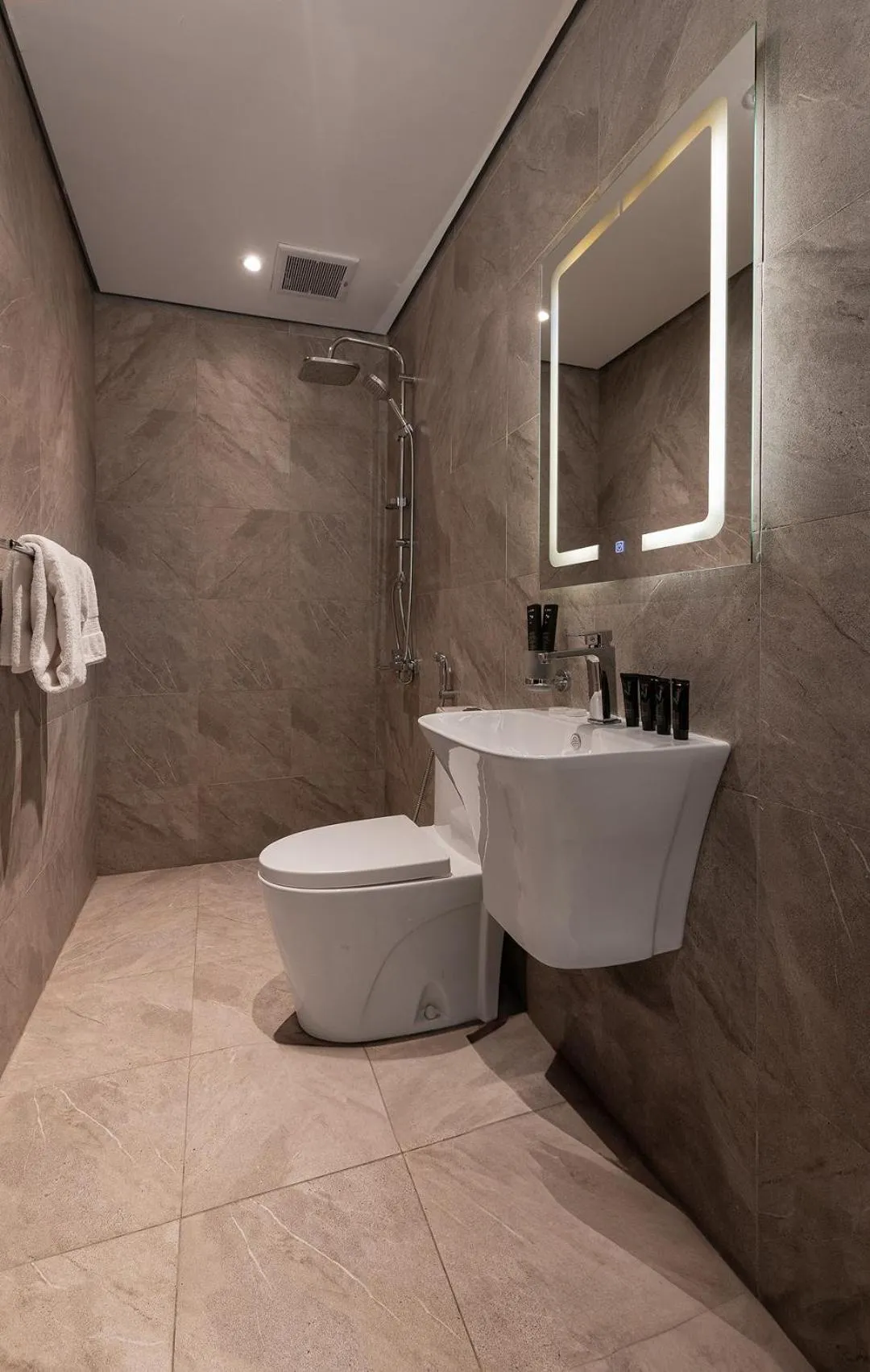 Shower in Viola Gardens Residence Serviced apartments