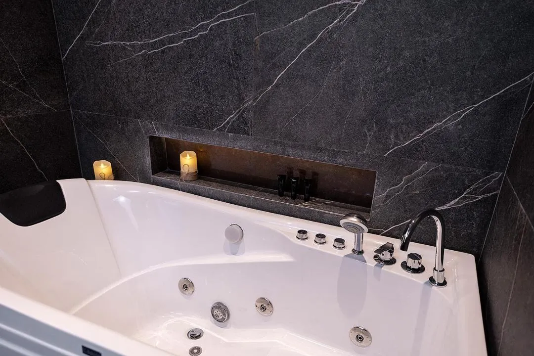 Hot Tub in Viola Gardens Residence Serviced apartments