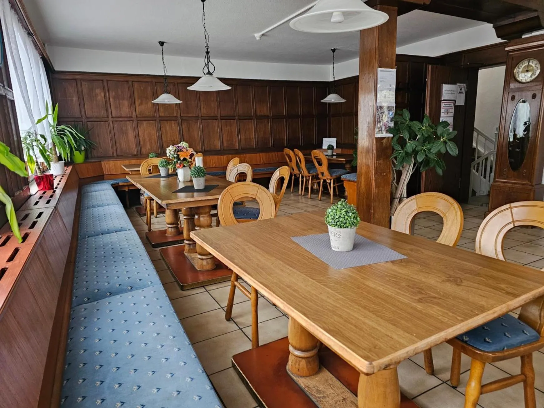 Restaurant/places to eat in Hotel & Hostel Albstadt