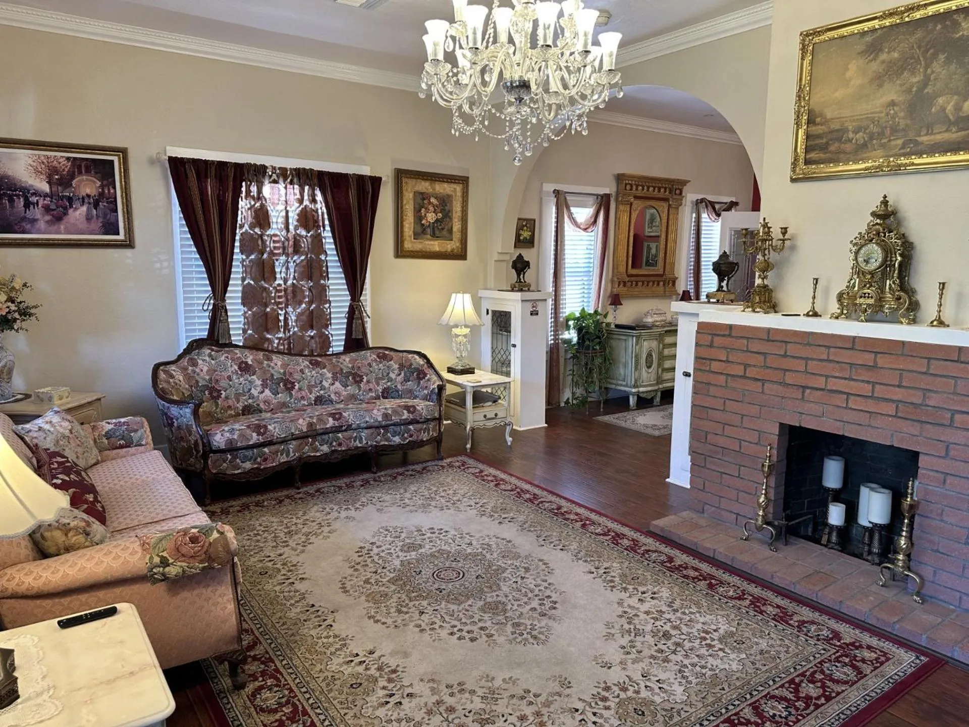 TV and multimedia in El Amador Inn Downtown Tucson