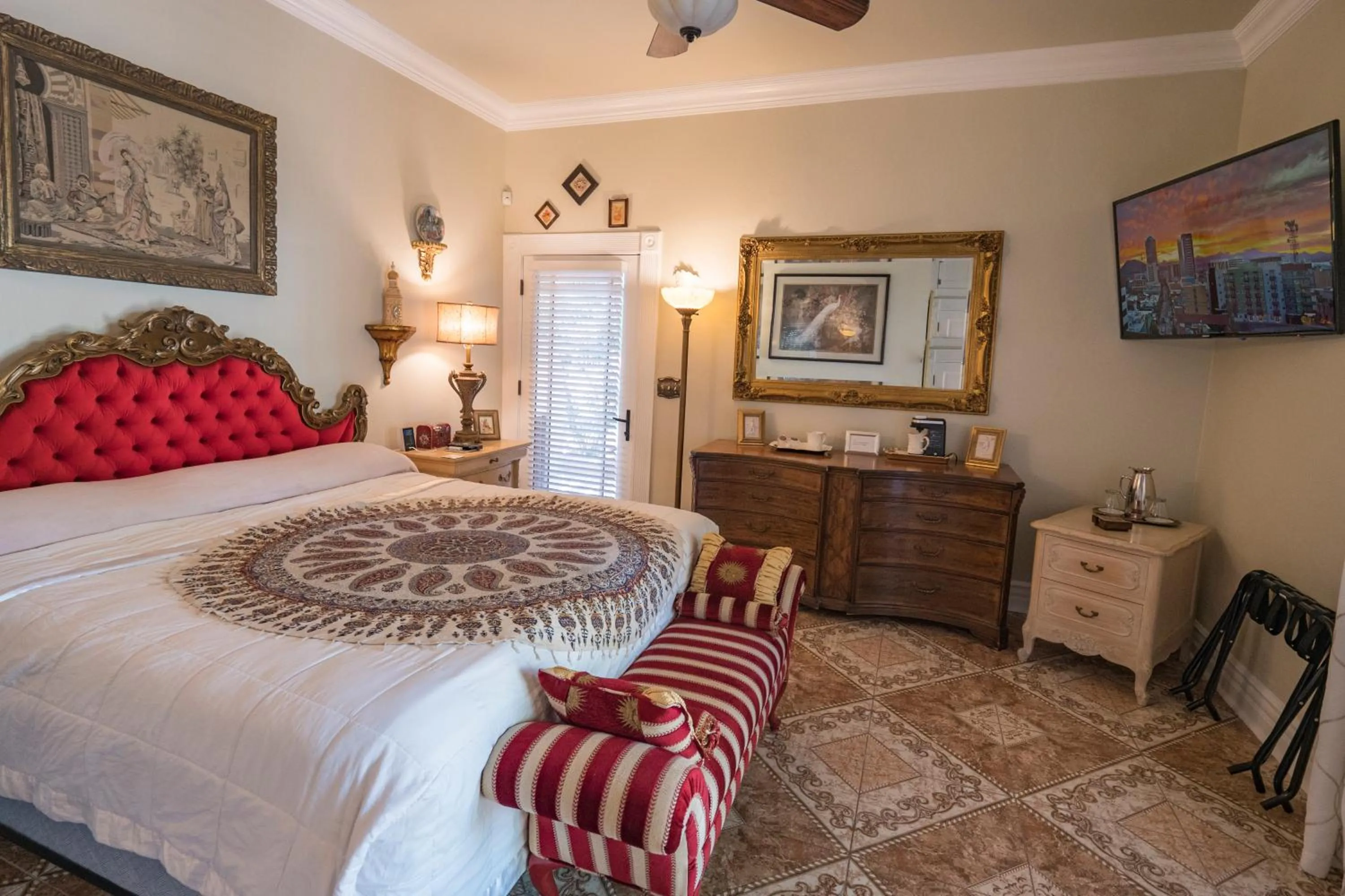 Bedroom, Bed in El Amador Inn Downtown Tucson