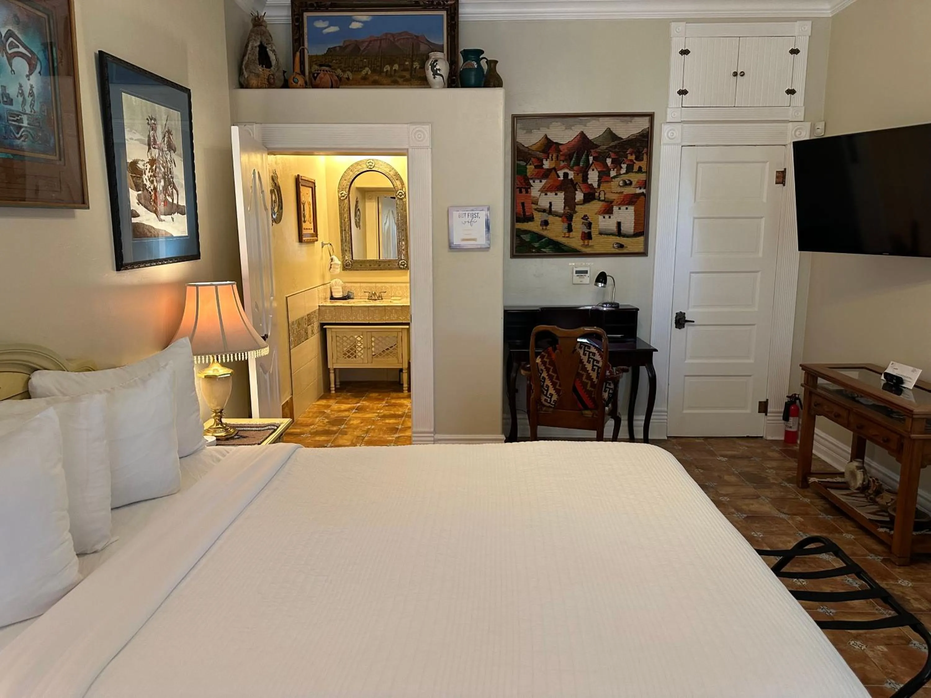 Bedroom, Bed in El Amador Inn Downtown Tucson