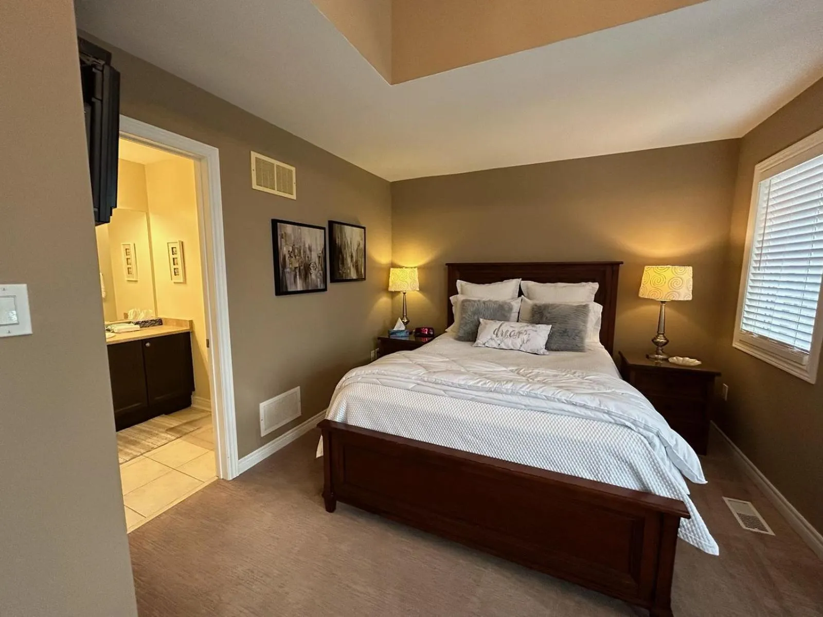 Bed in Willow Pond Satellite B&B