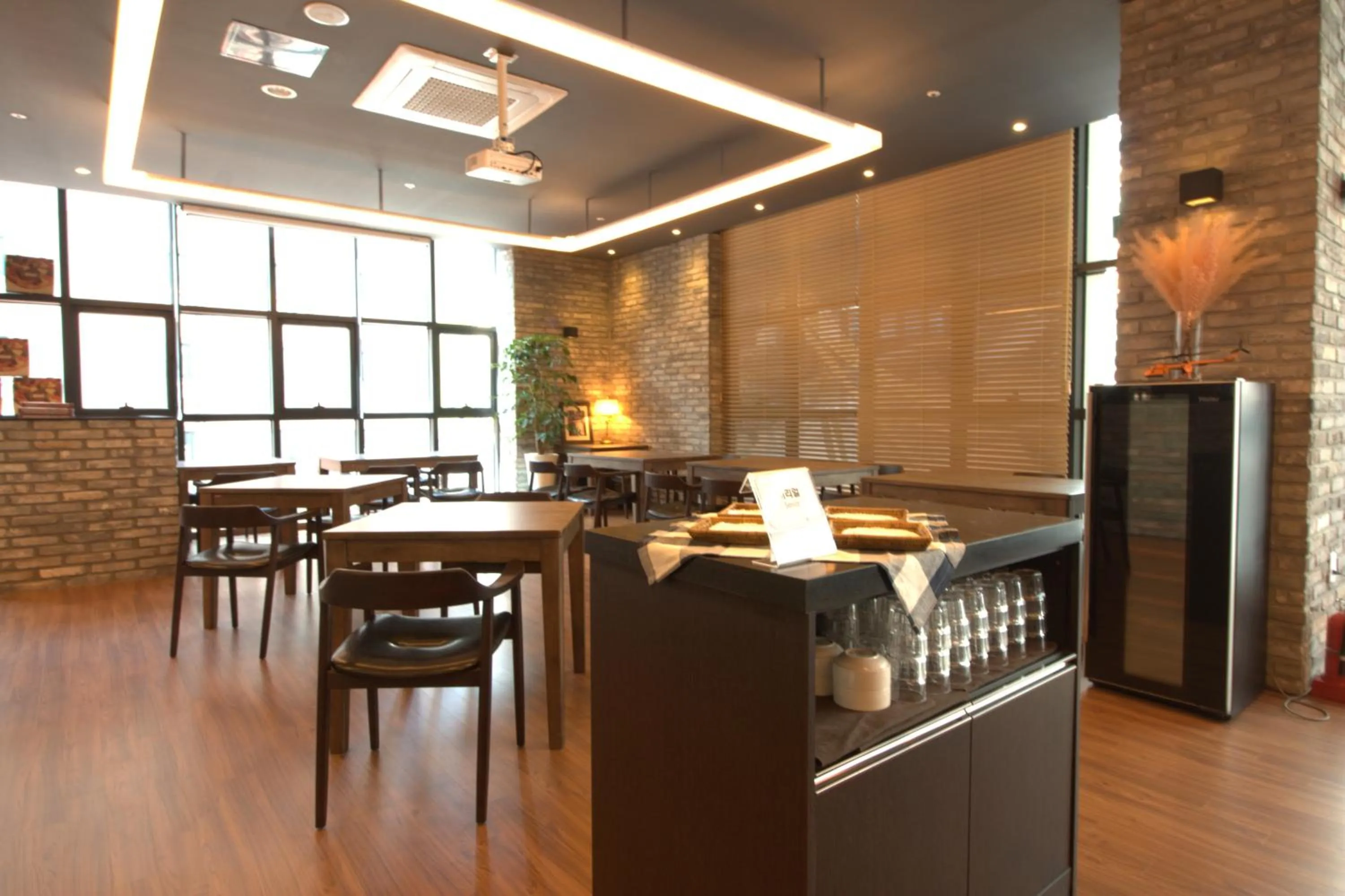 Dining area in Vella Suite Hotel