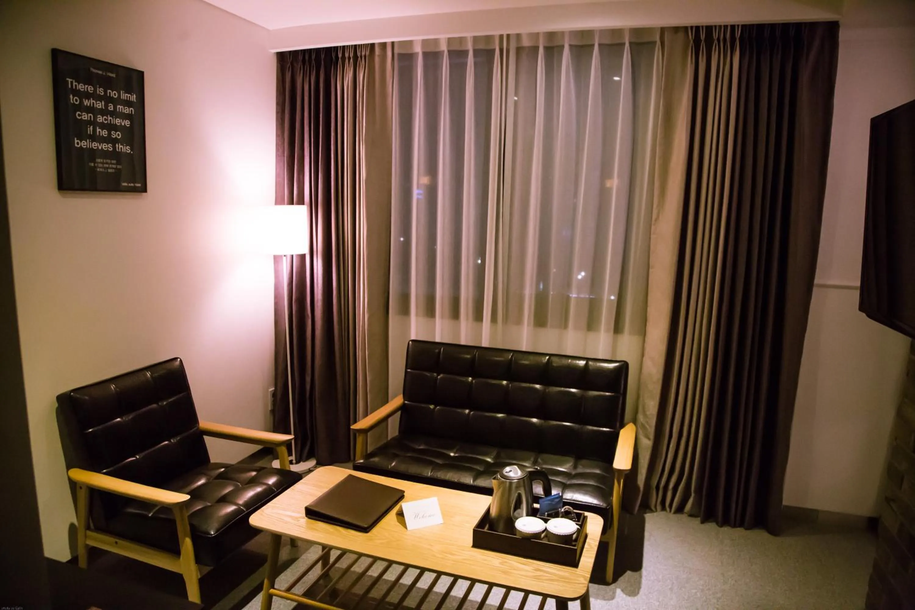 Living room in Vella Suite Hotel