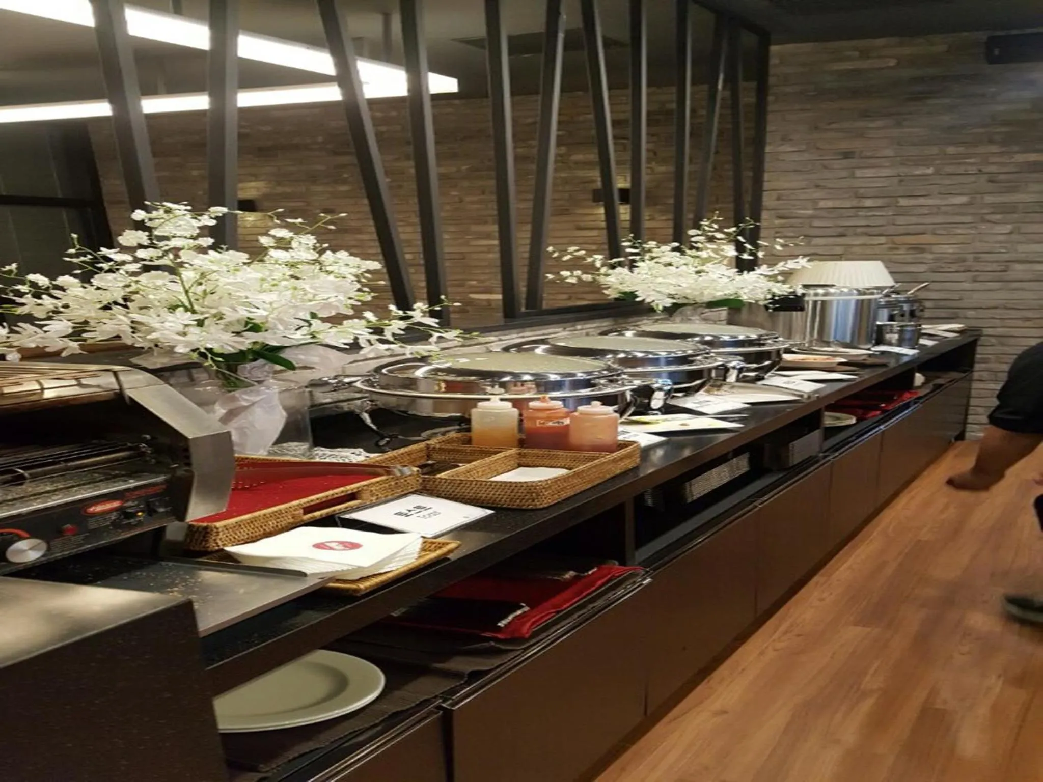 Restaurant/places to eat in Vella Suite Hotel