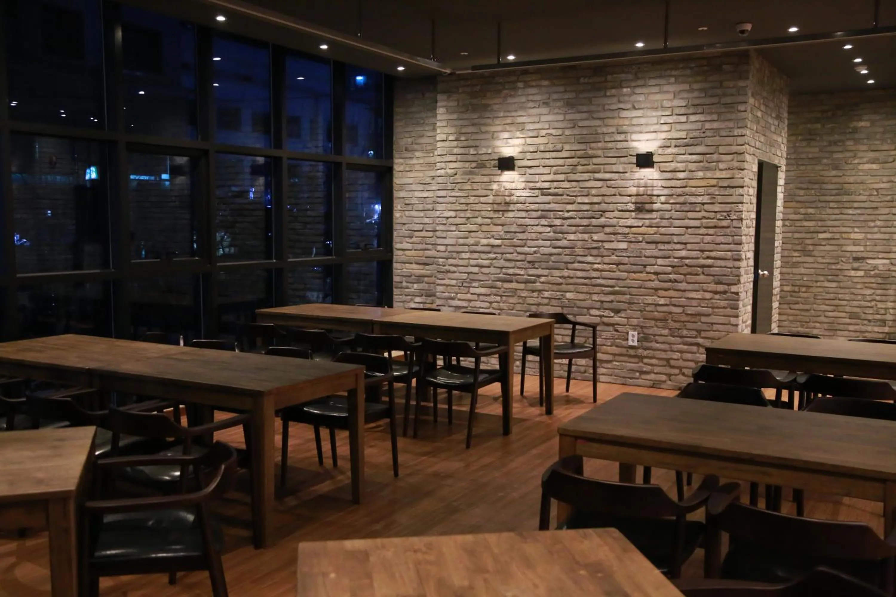 Restaurant/places to eat in Vella Suite Hotel