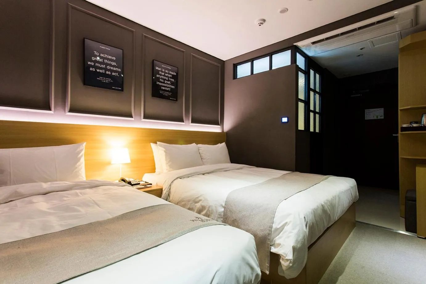 Bed in Vella Suite Hotel
