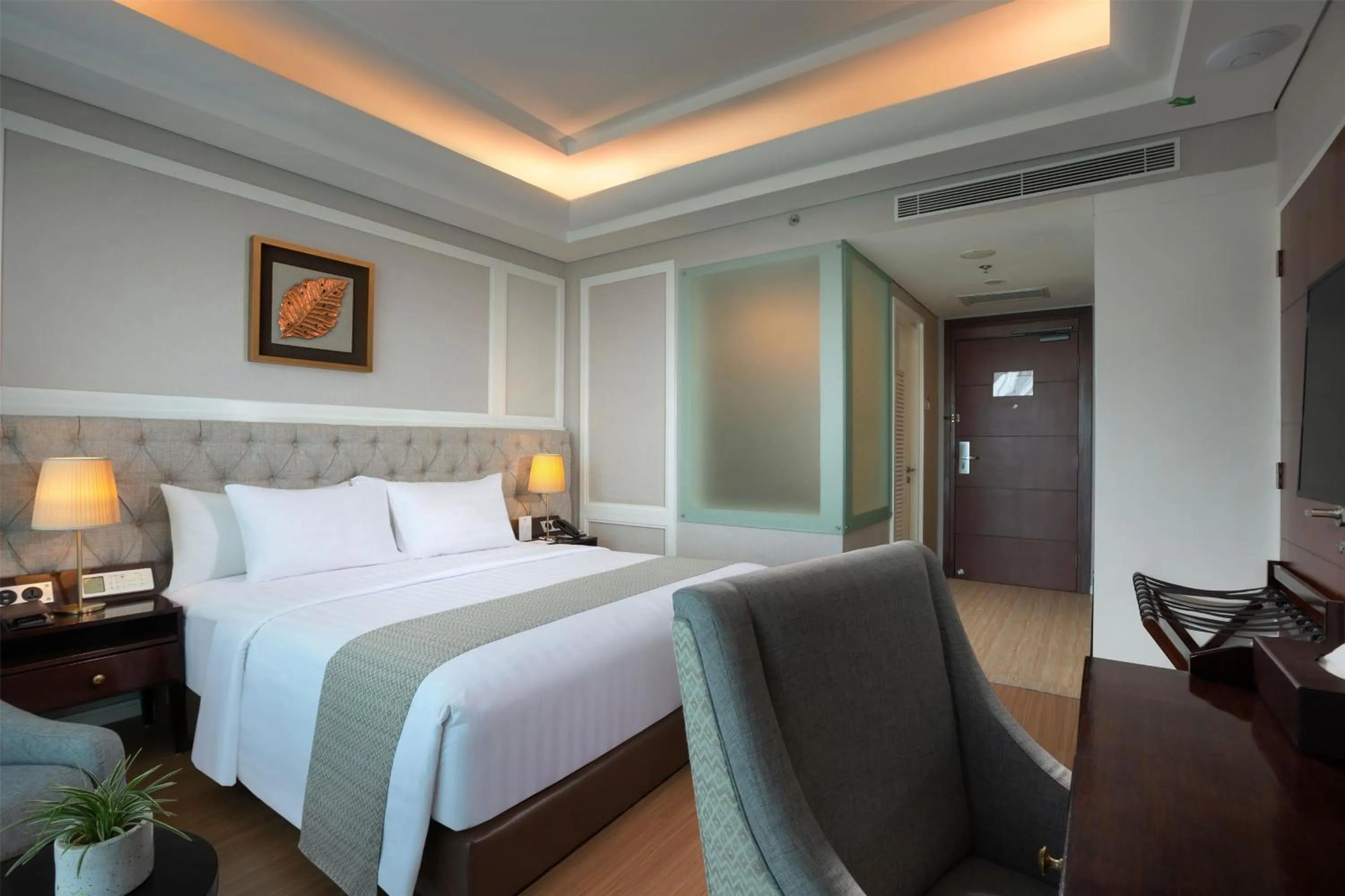 Photo of the whole room, Bed in Wyndham Panbil Batam