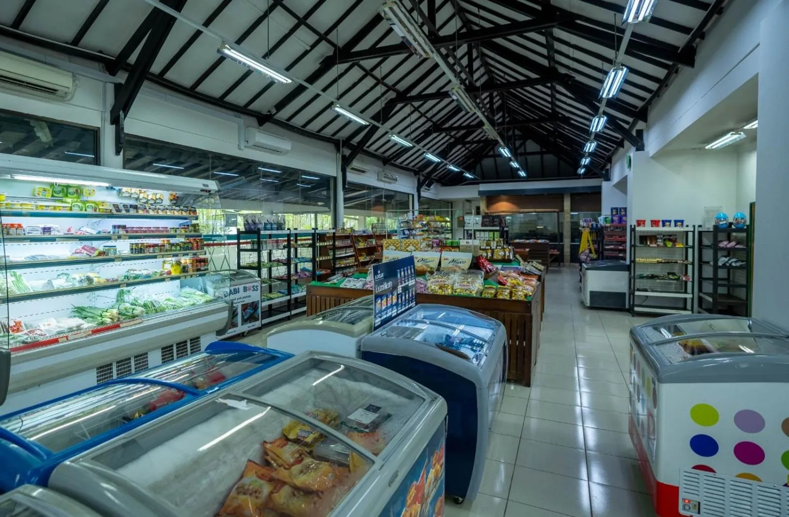 On-site shops in Wyndham Panbil Batam