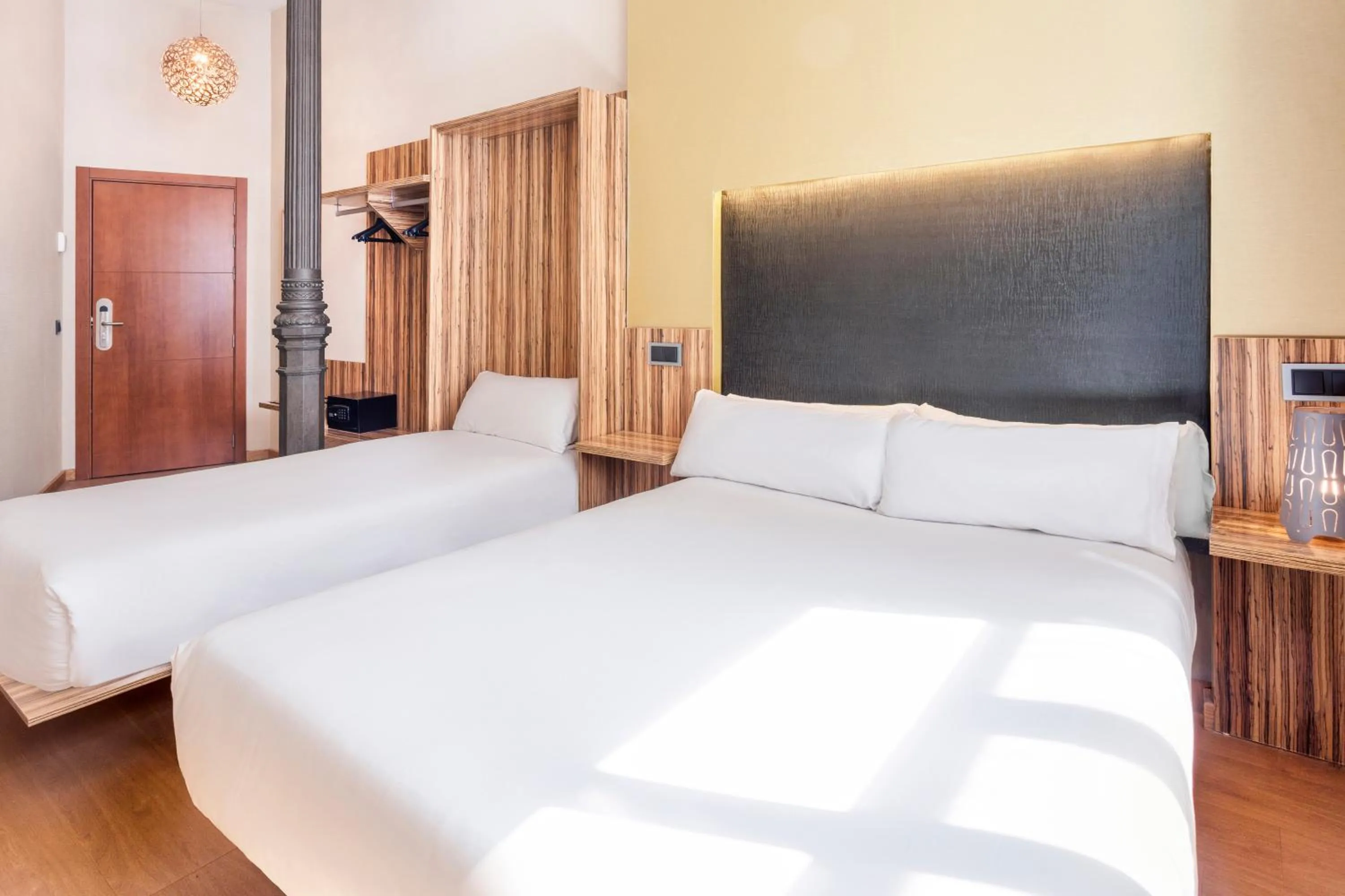 Bed in B&B HOTEL Madrid Centro Plaza Mayor