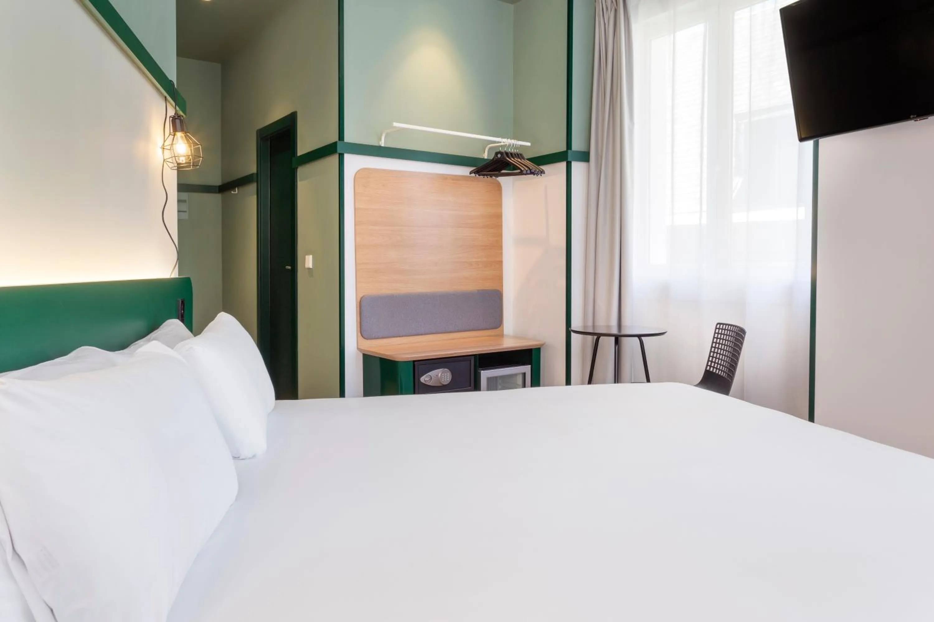 Bed in B&B HOTEL Madrid Centro Plaza Mayor