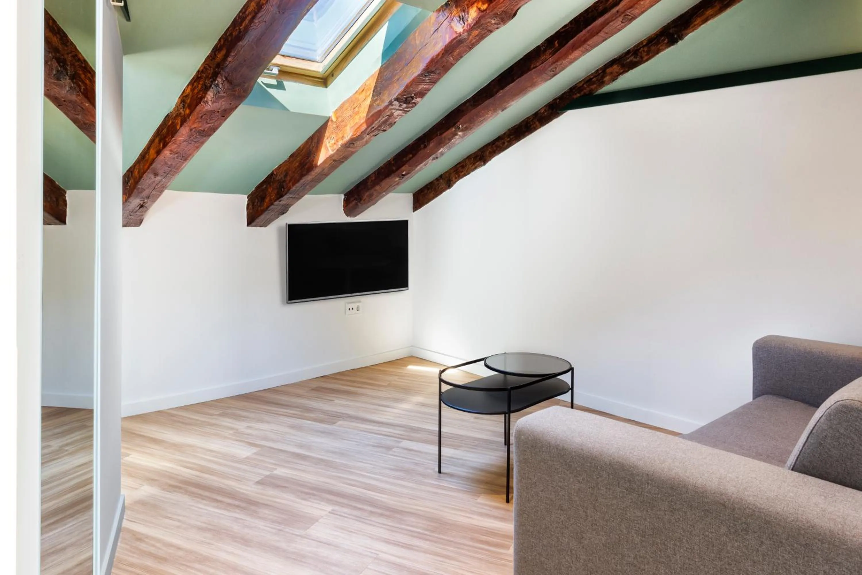 TV and multimedia in B&B HOTEL Madrid Centro Plaza Mayor