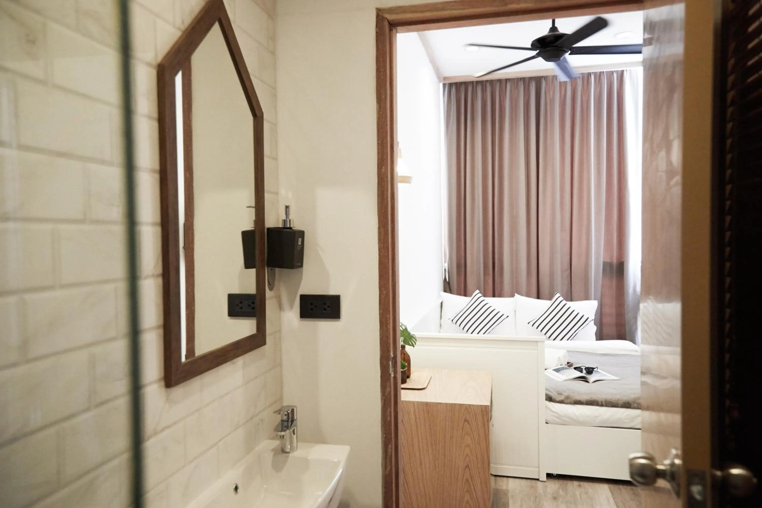 Bed in Vann Bangkok Boutique House