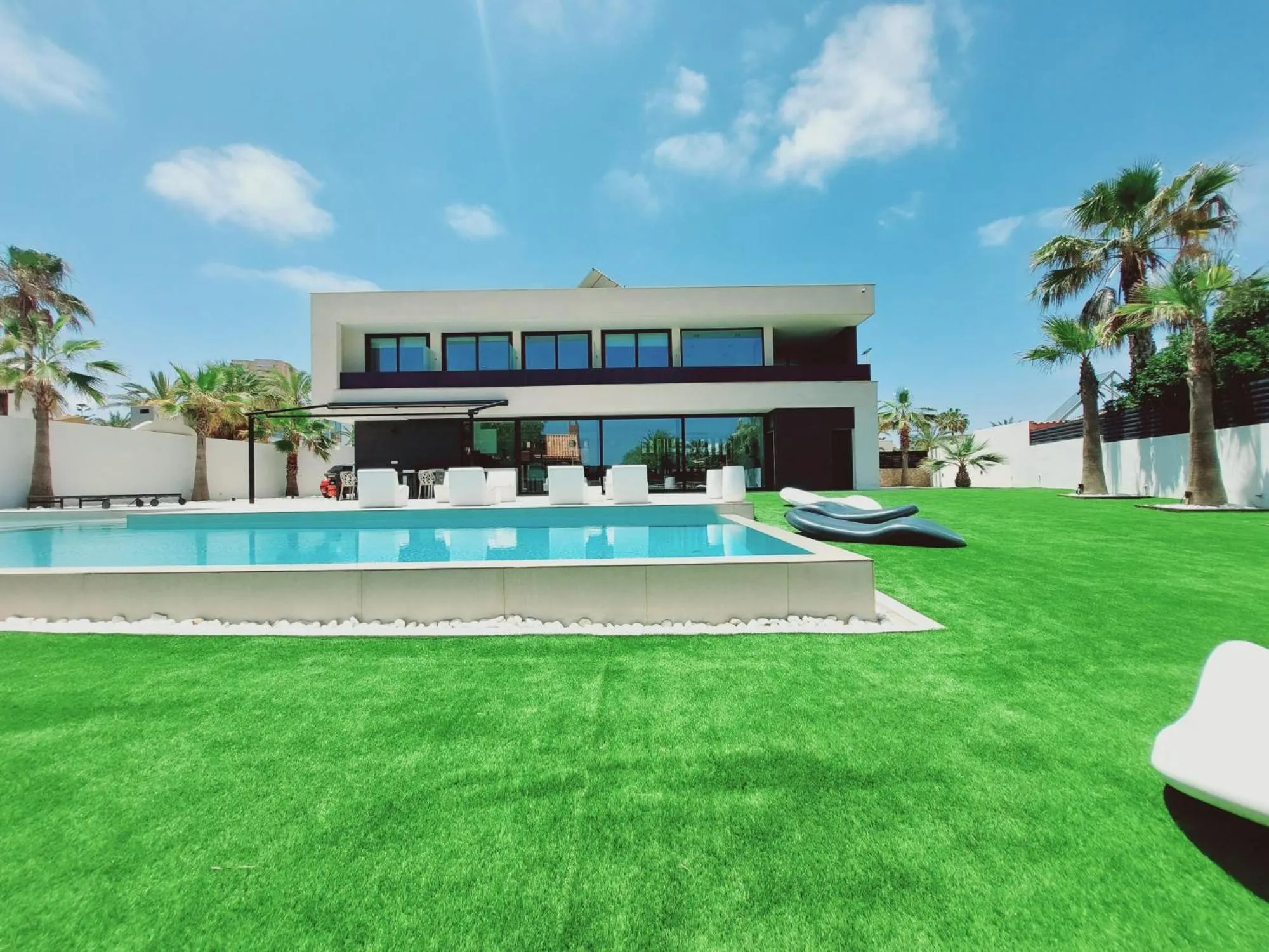 Inmovecos Villa de lujo con piscina privada Gawy