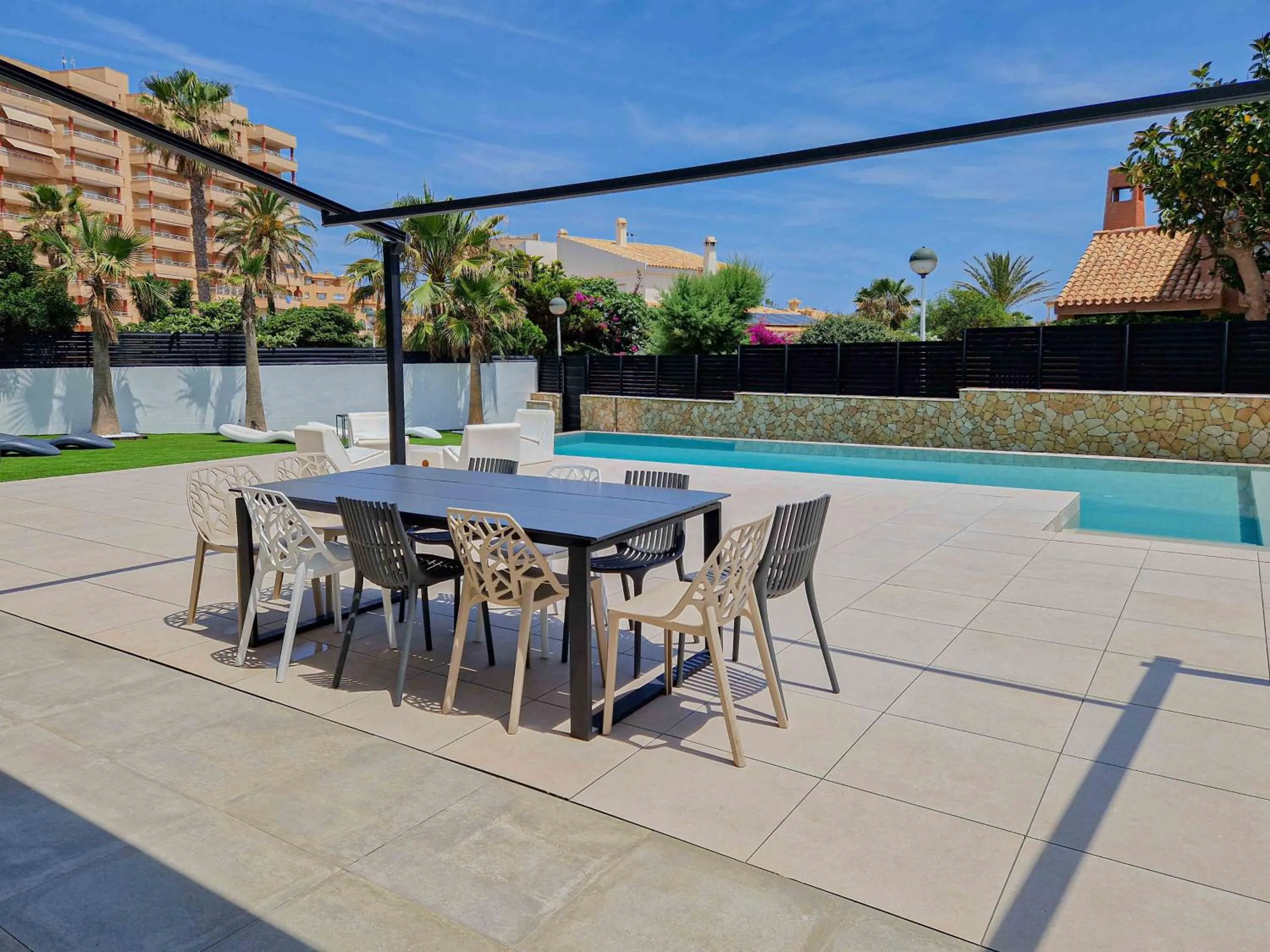 Property building in Inmovecos Villa de lujo con piscina privada Gawy