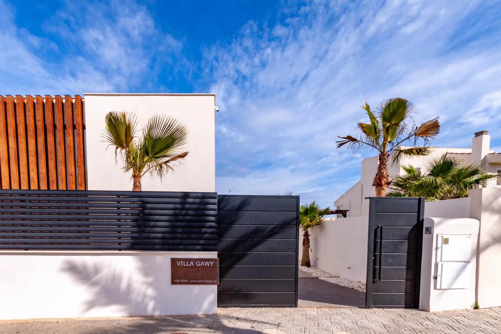 Property building in Inmovecos Villa de lujo con piscina privada Gawy